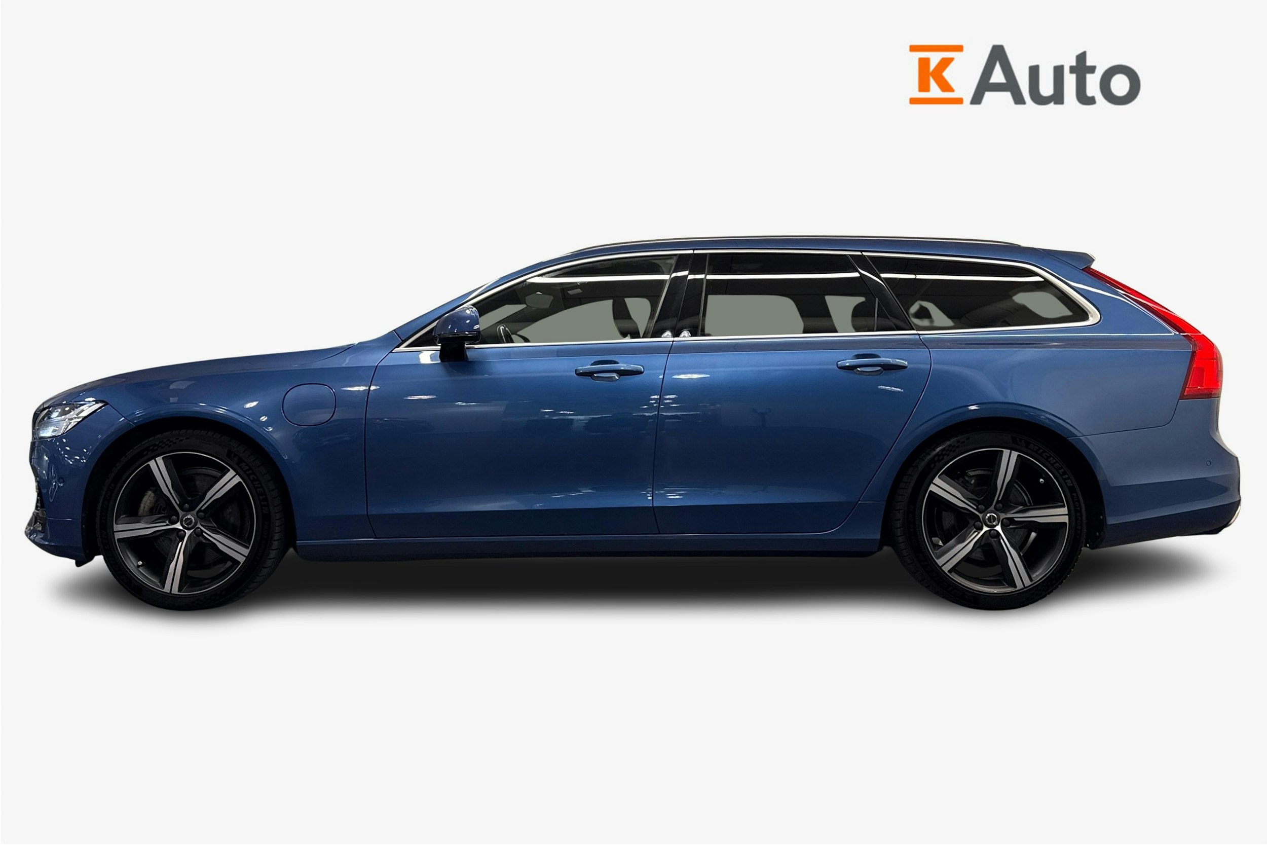 sininen Volvo V90 2018 kuva 6.