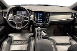sininen Volvo V90 2018 kuva 9.