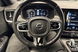 sininen Volvo V90 2018 kuva 15.