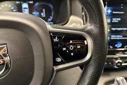 sininen Volvo V90 2018 kuva 17.