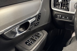 sininen Volvo V90 2018 kuva 19.