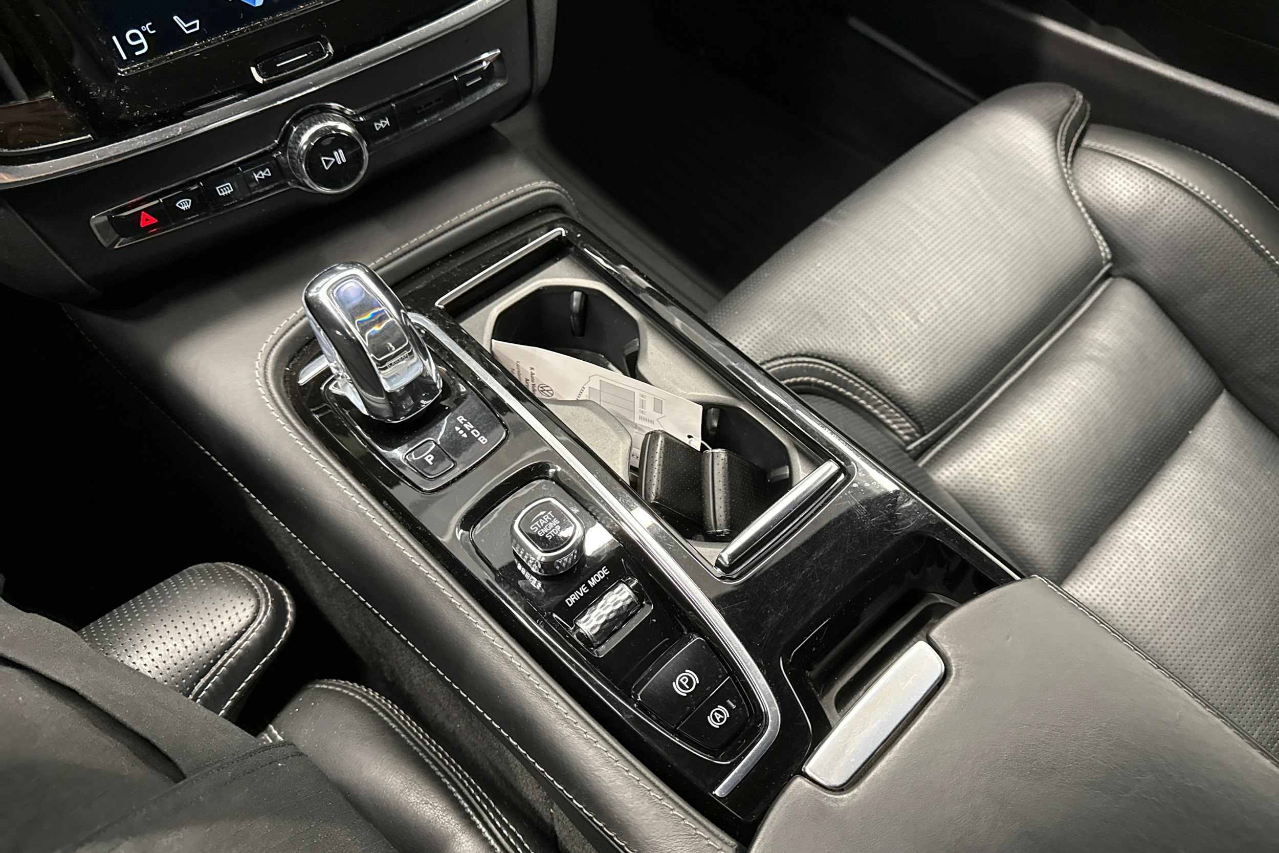 sininen Volvo V90 2018 kuva 20.