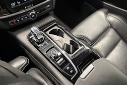 sininen Volvo V90 2018 kuva 20.