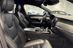 sininen Volvo V90 2018 kuva 23.