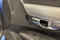 sininen Volvo V90 2018 kuva 24.