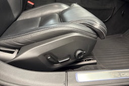 sininen Volvo V90 2018 kuva 25.