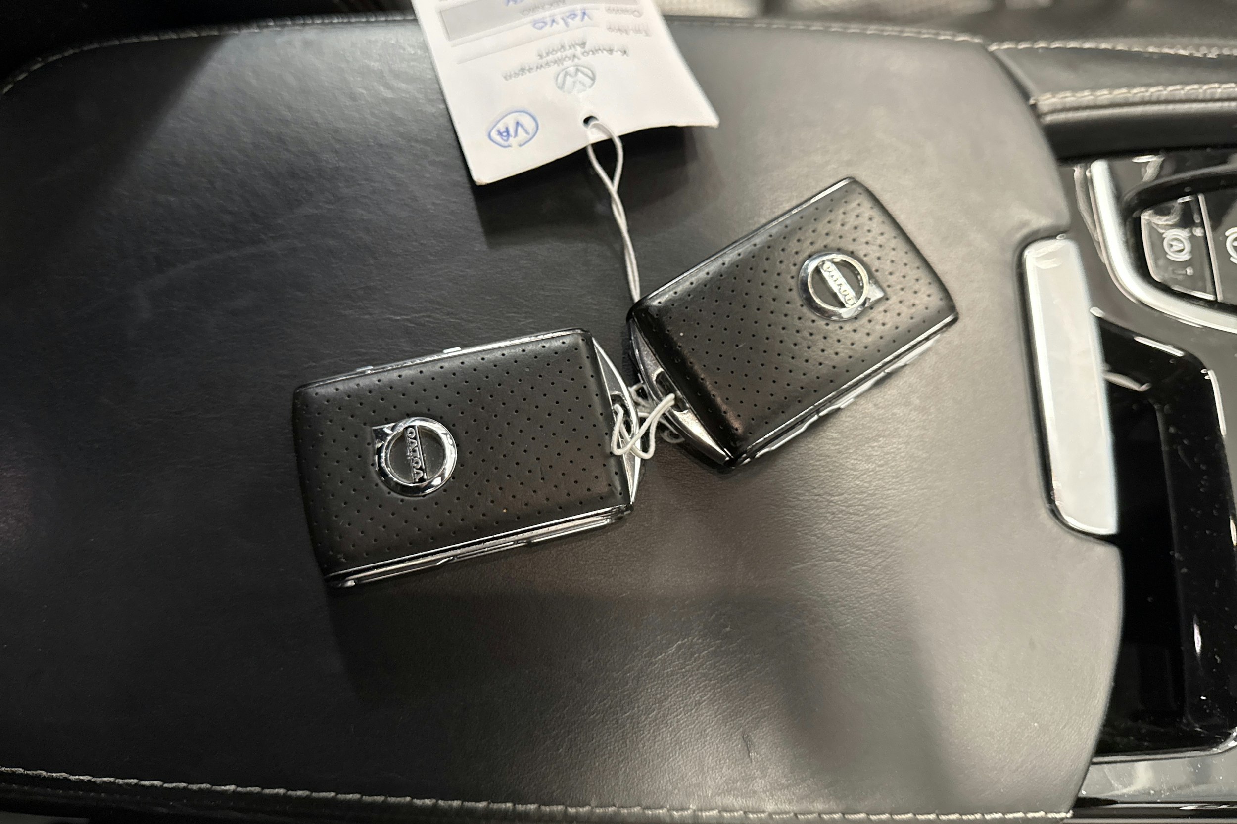 sininen Volvo V90 2018 kuva 28.