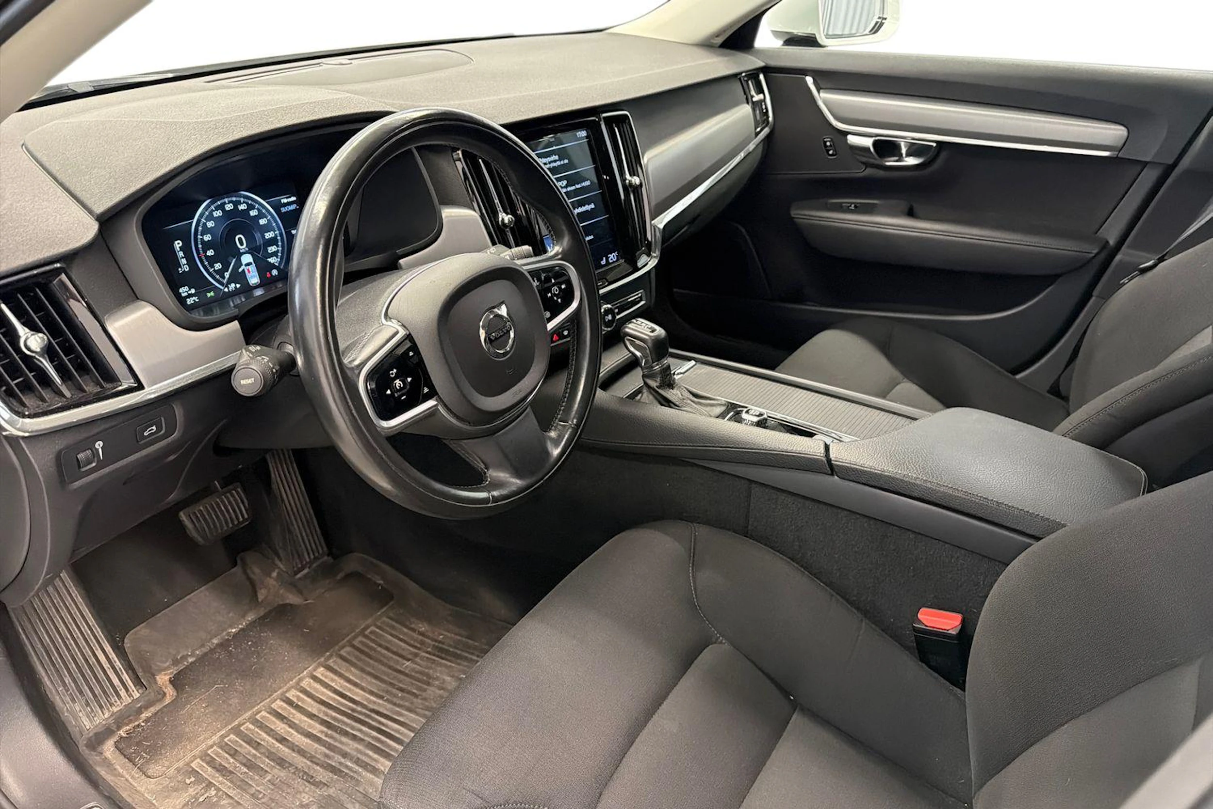 valkoinen Volvo V90 2018 kuva 3.