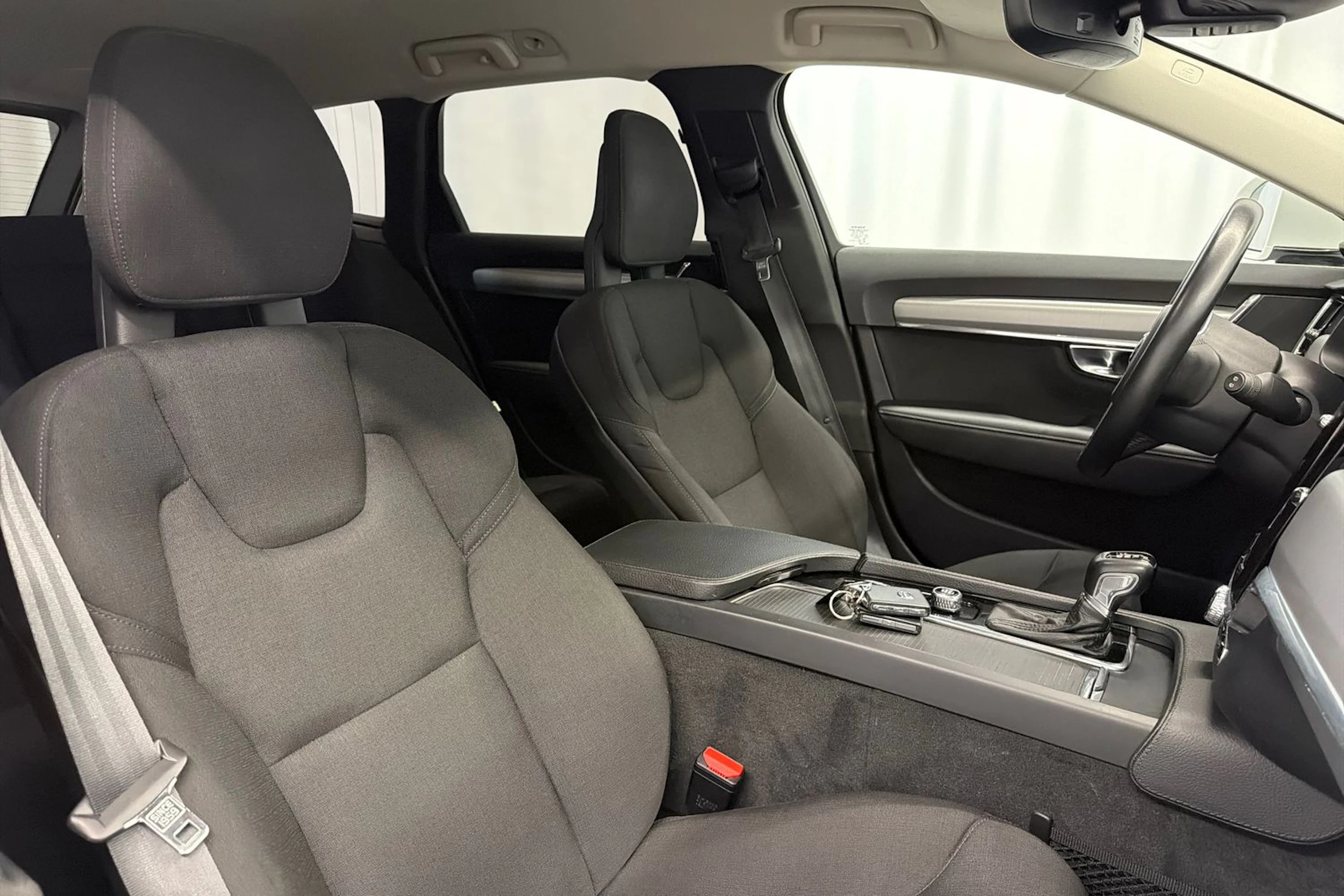 valkoinen Volvo V90 2018 kuva 12.