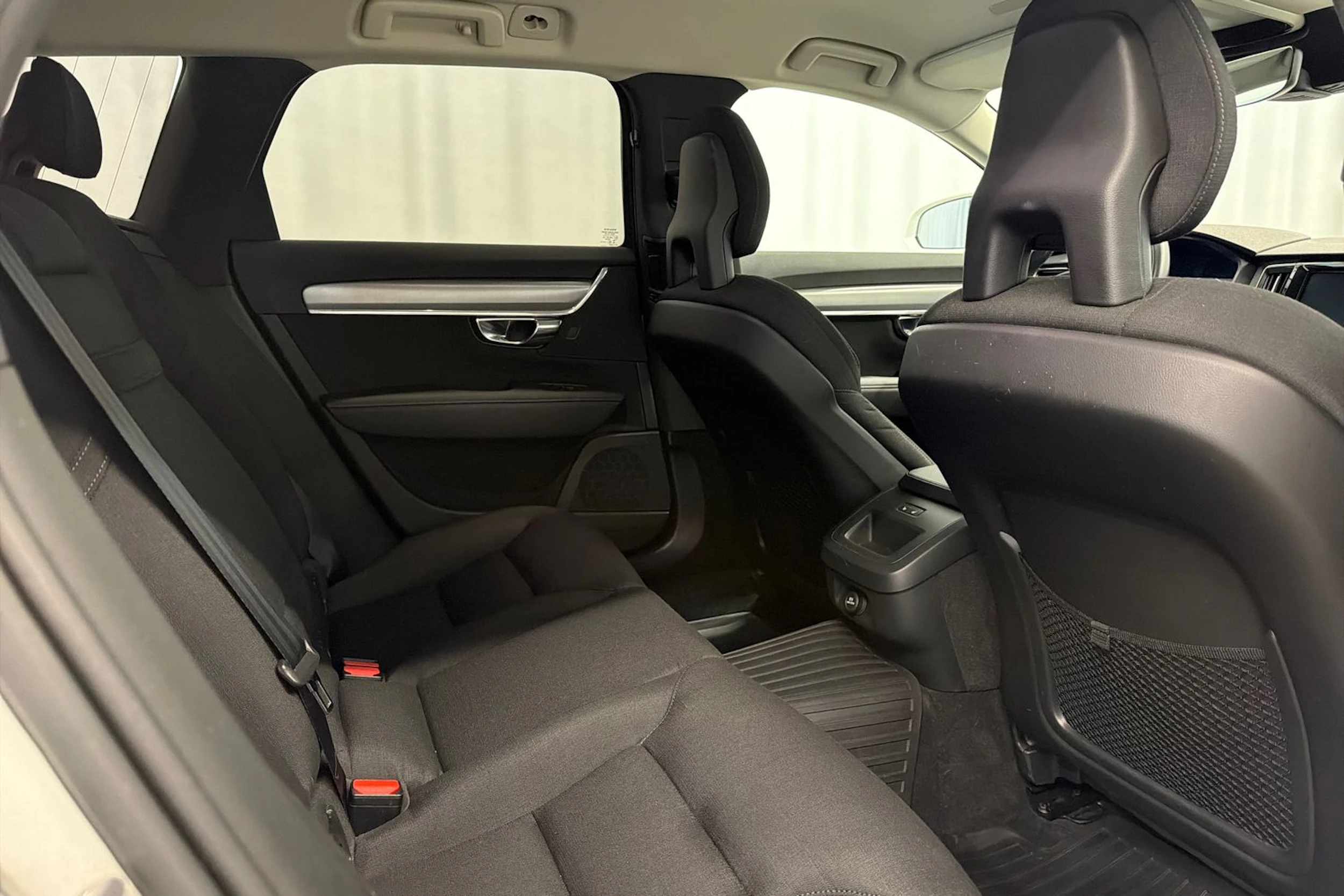 valkoinen Volvo V90 2018 kuva 13.