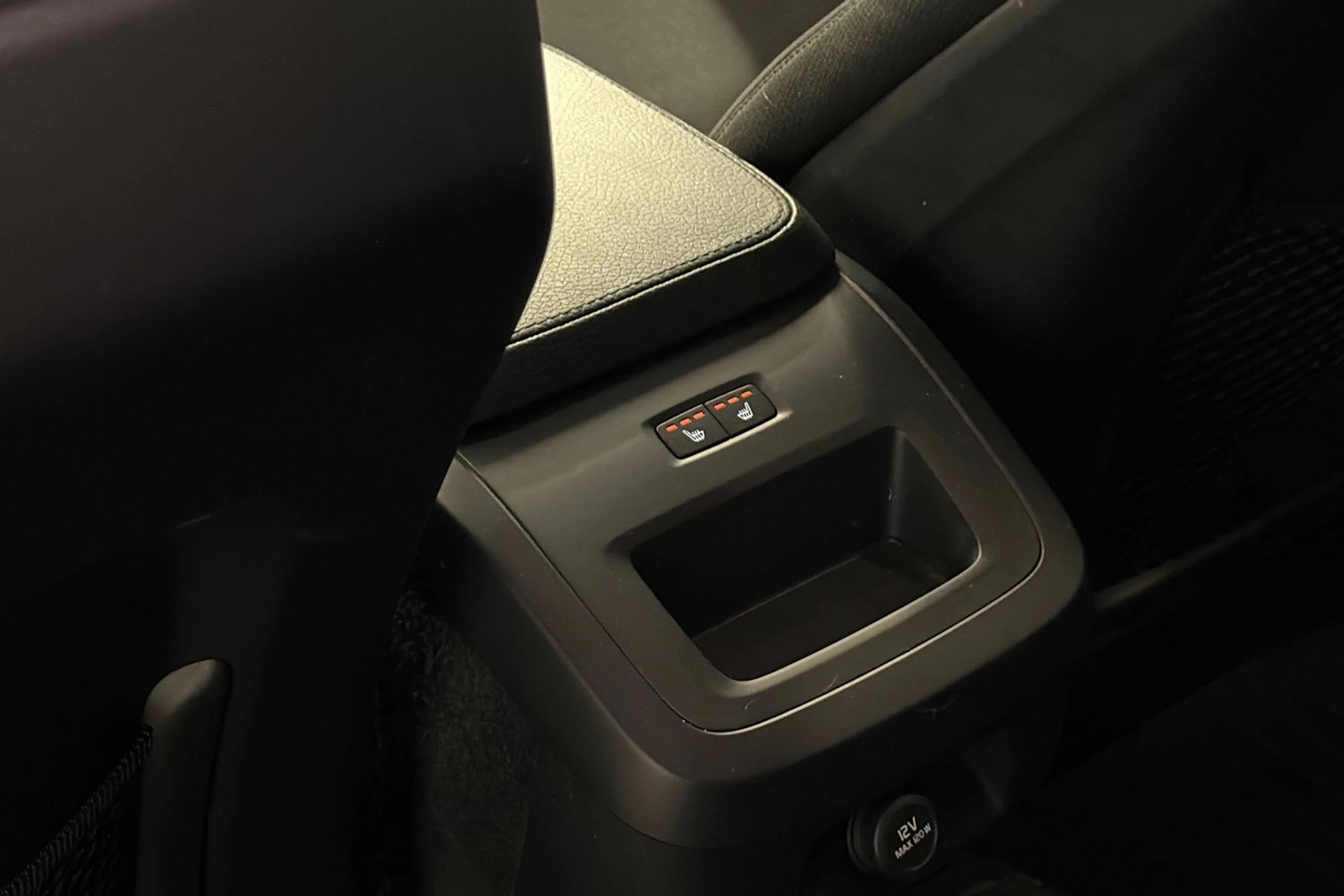 valkoinen Volvo V90 2018 kuva 20.