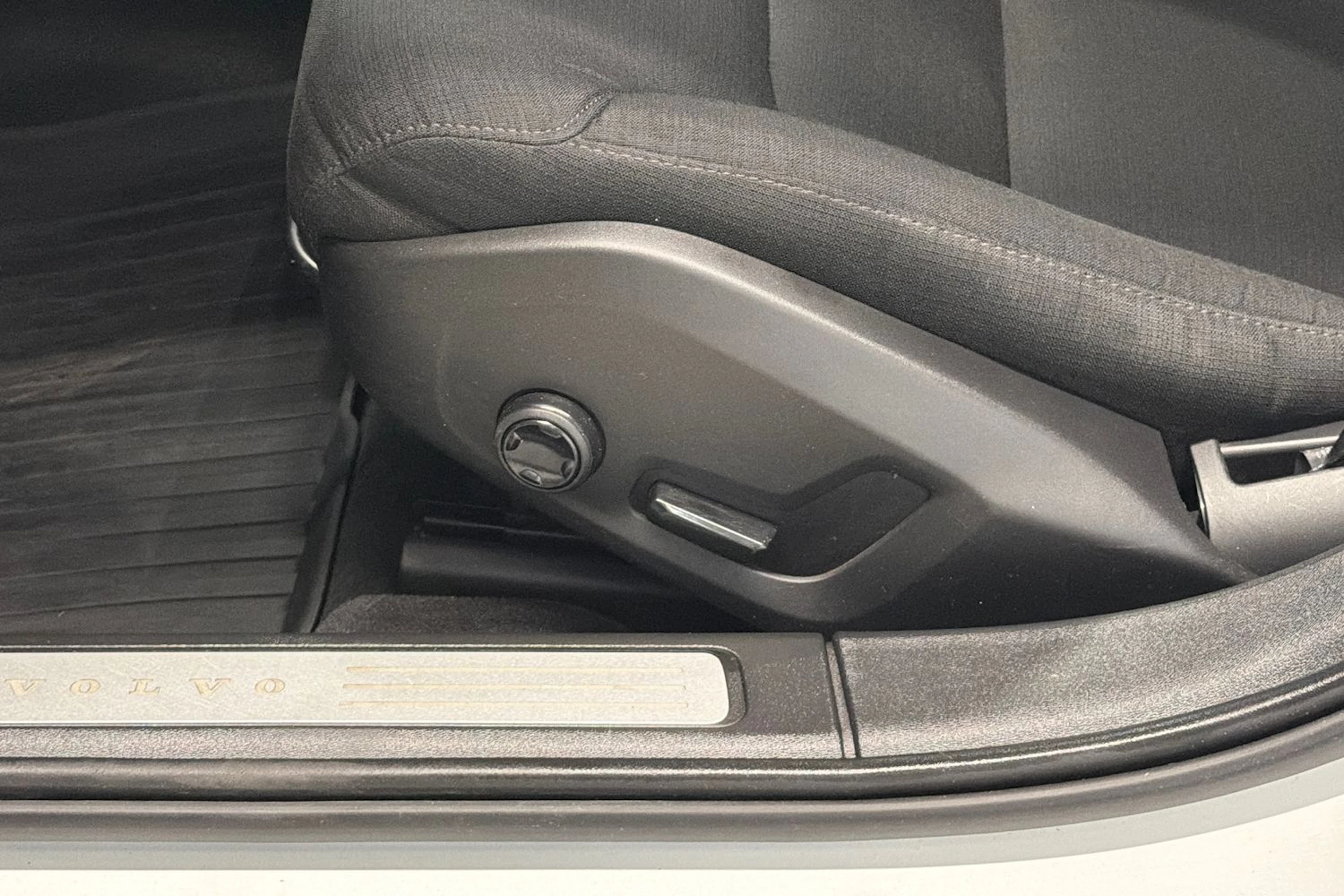 valkoinen Volvo V90 2018 kuva 21.