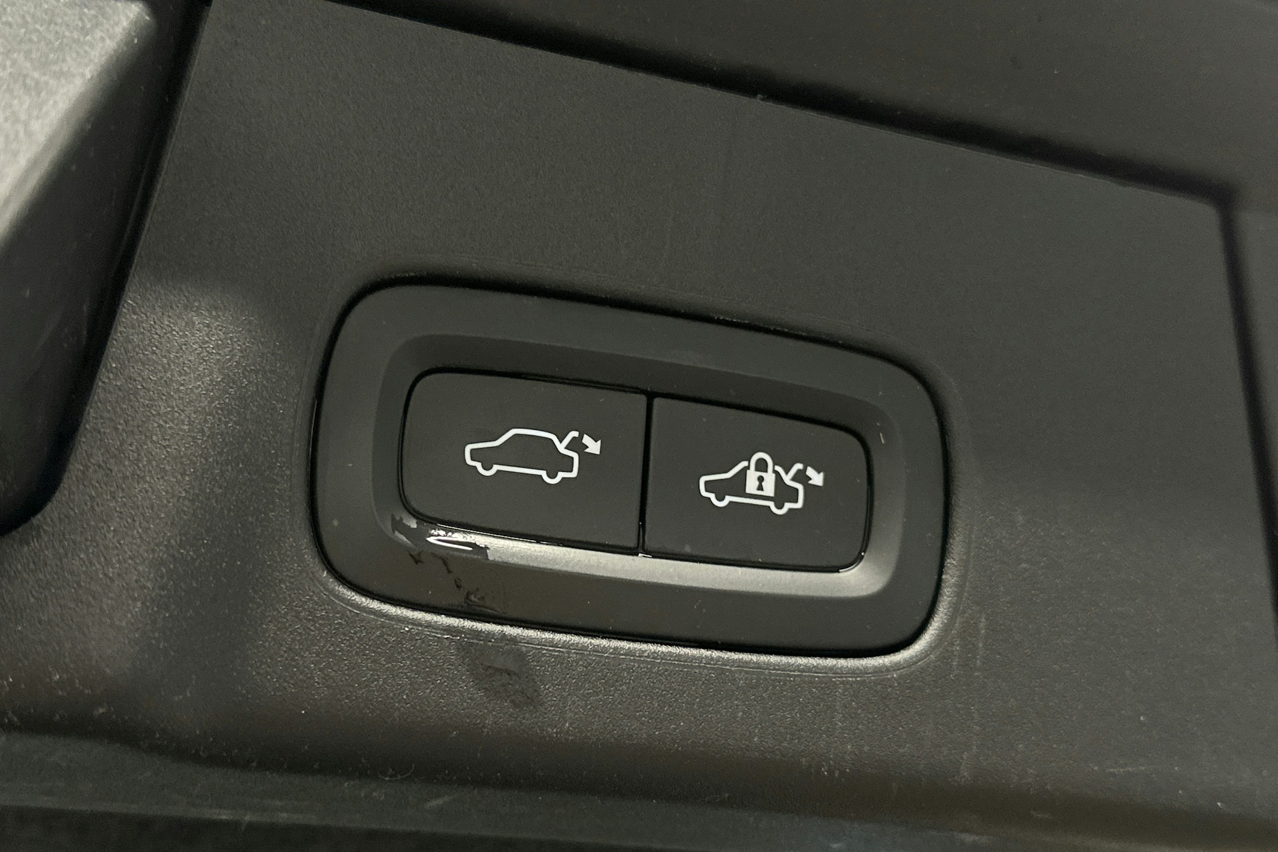 musta Volvo V90 2018 kuva 13.