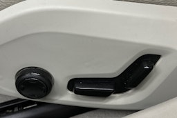 musta Volvo V90 2018 kuva 16.