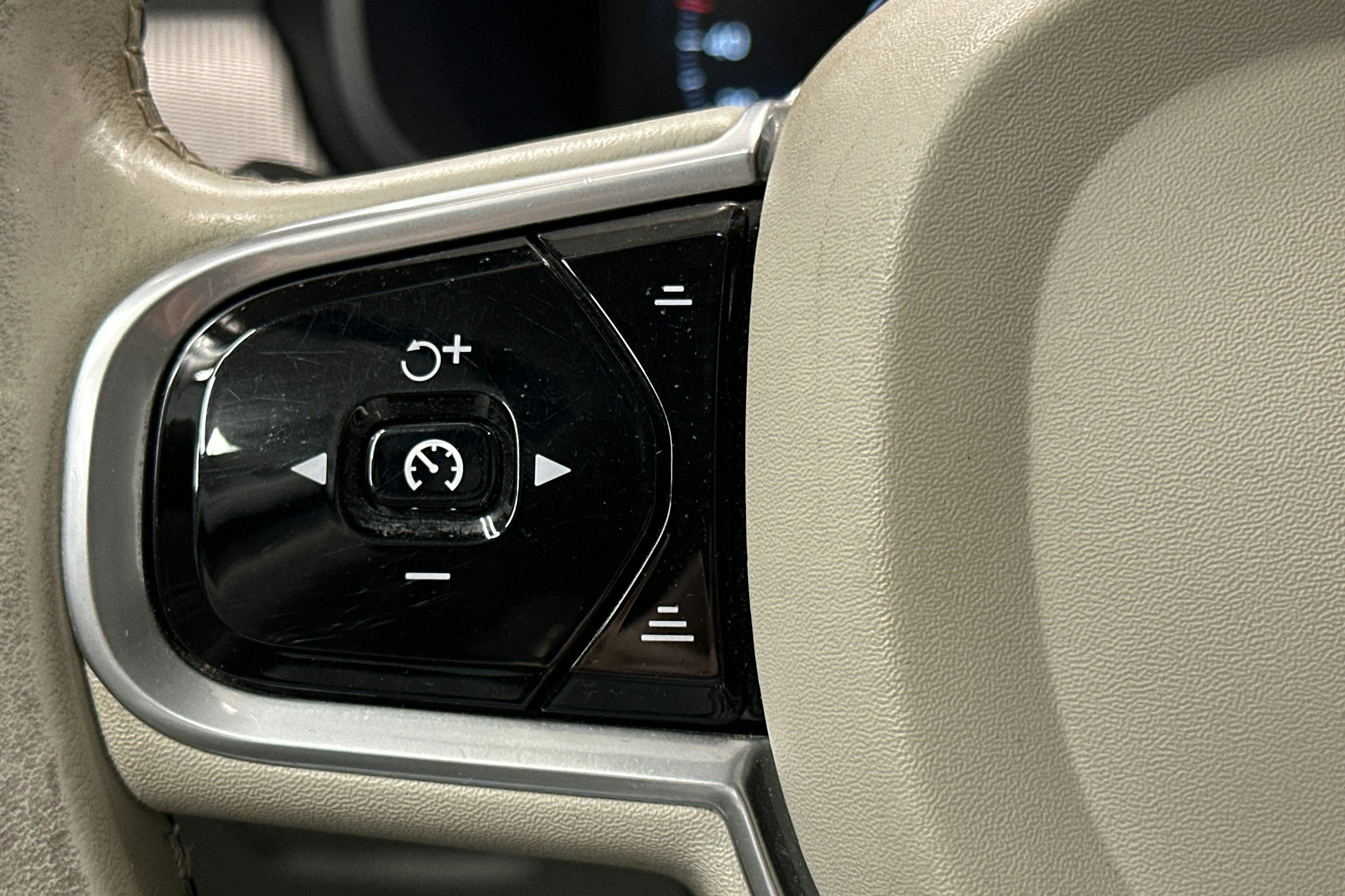 musta Volvo V90 2018 kuva 19.
