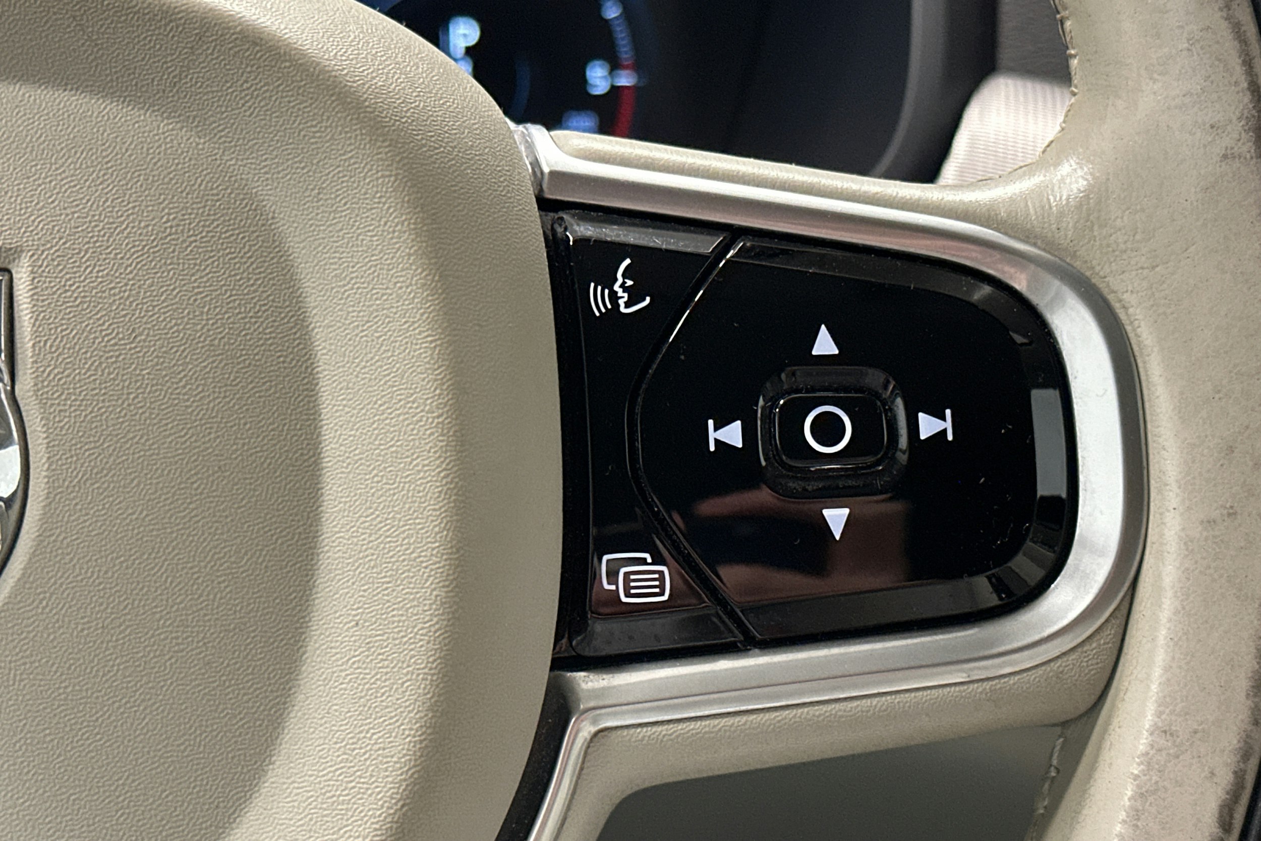 musta Volvo V90 2018 kuva 20.