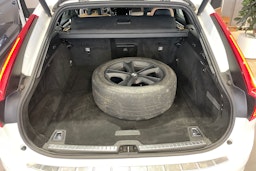 valkoinen Volvo V90 2018 kuva 16.