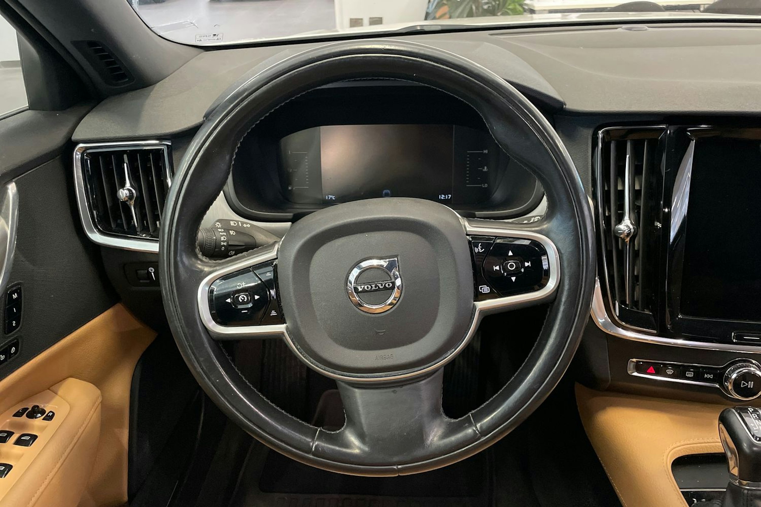 valkoinen Volvo V90 2018 kuva 24.