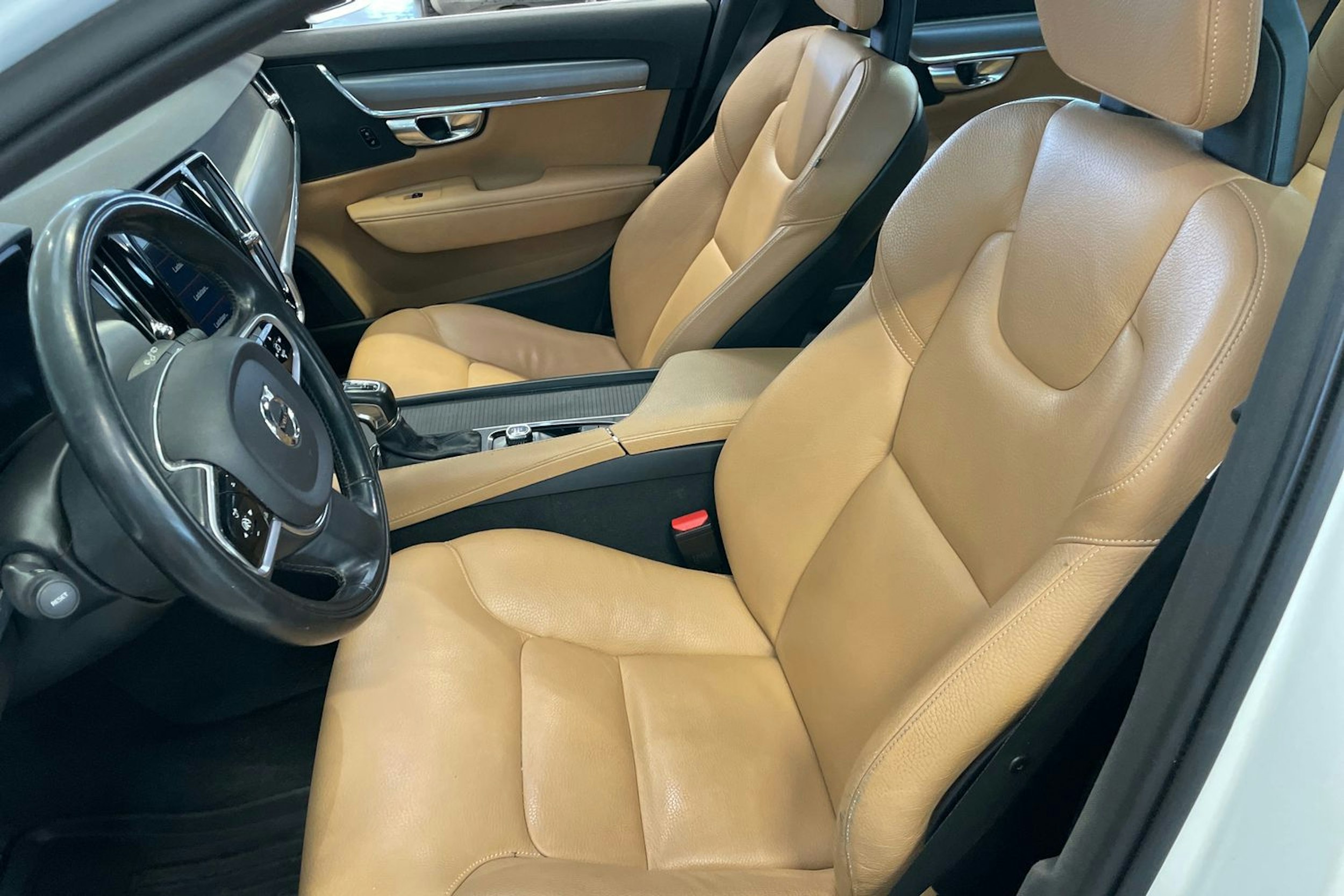 valkoinen Volvo V90 2018 kuva 26.