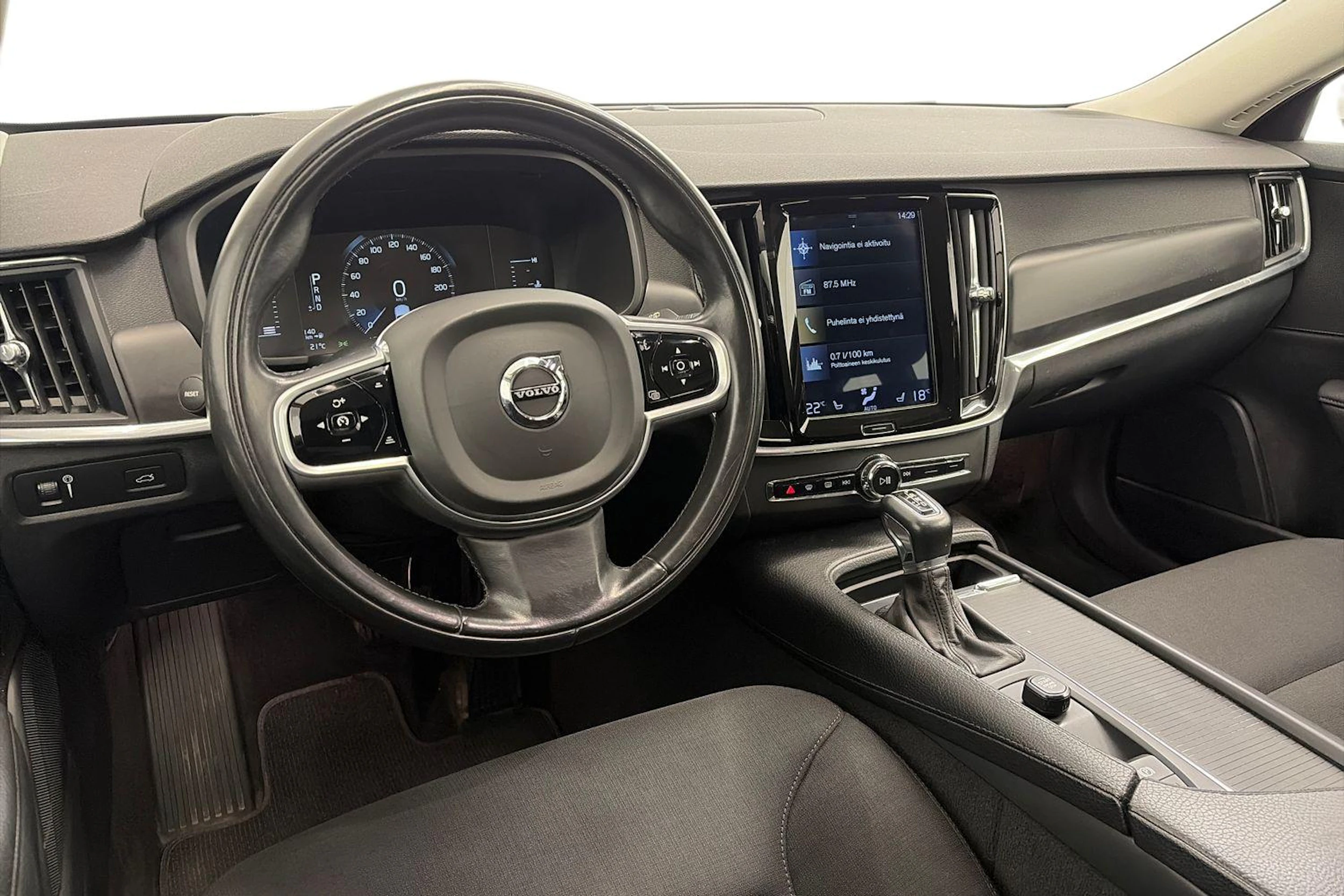 valkoinen Volvo V90 2018 kuva 6.