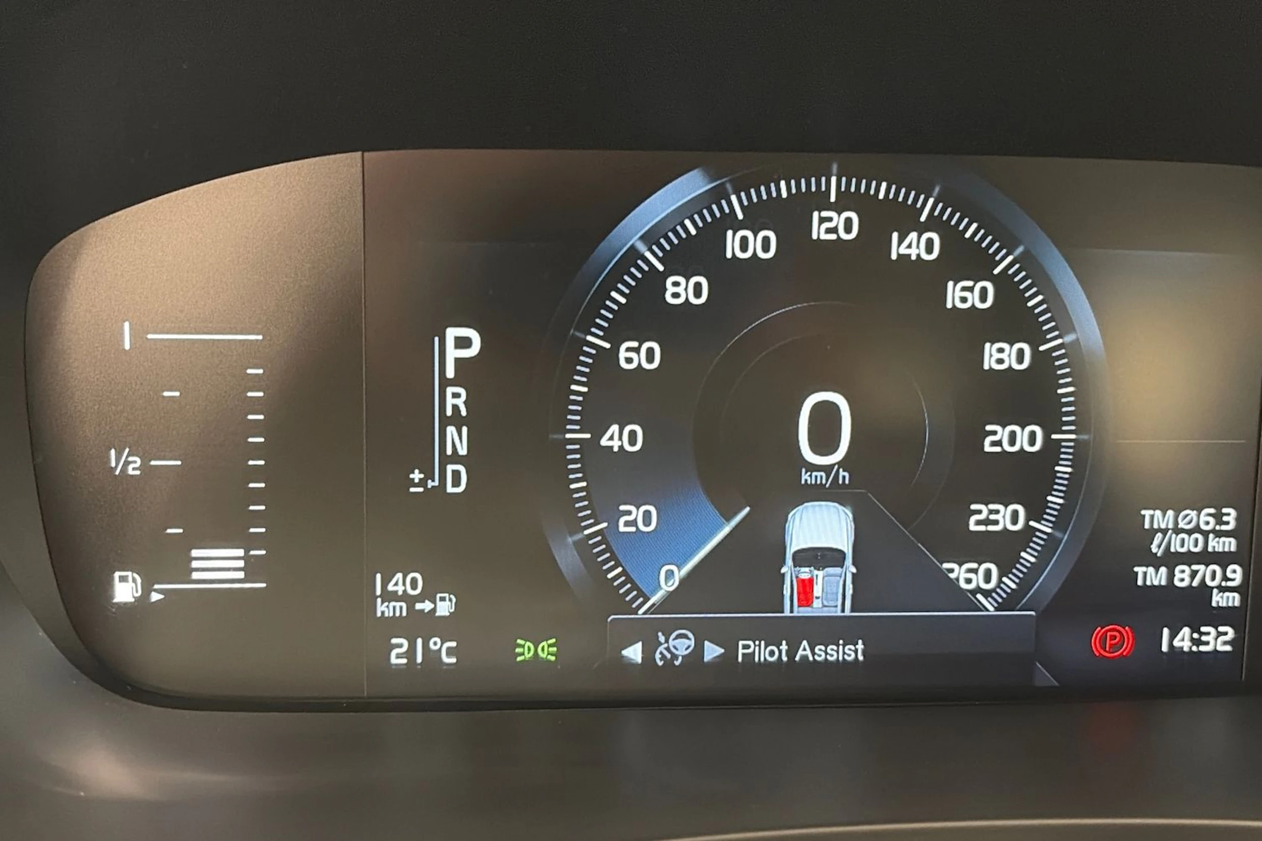 valkoinen Volvo V90 2018 kuva 19.