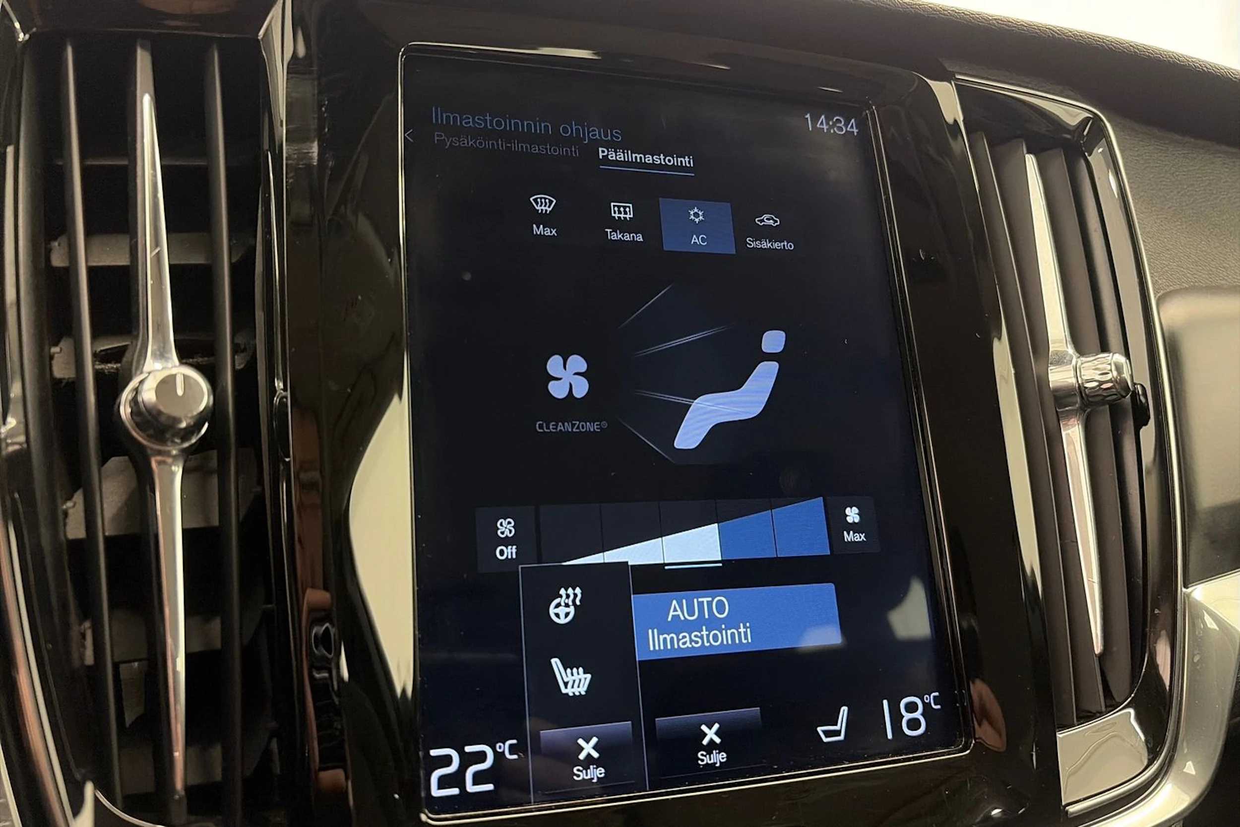 valkoinen Volvo V90 2018 kuva 26.
