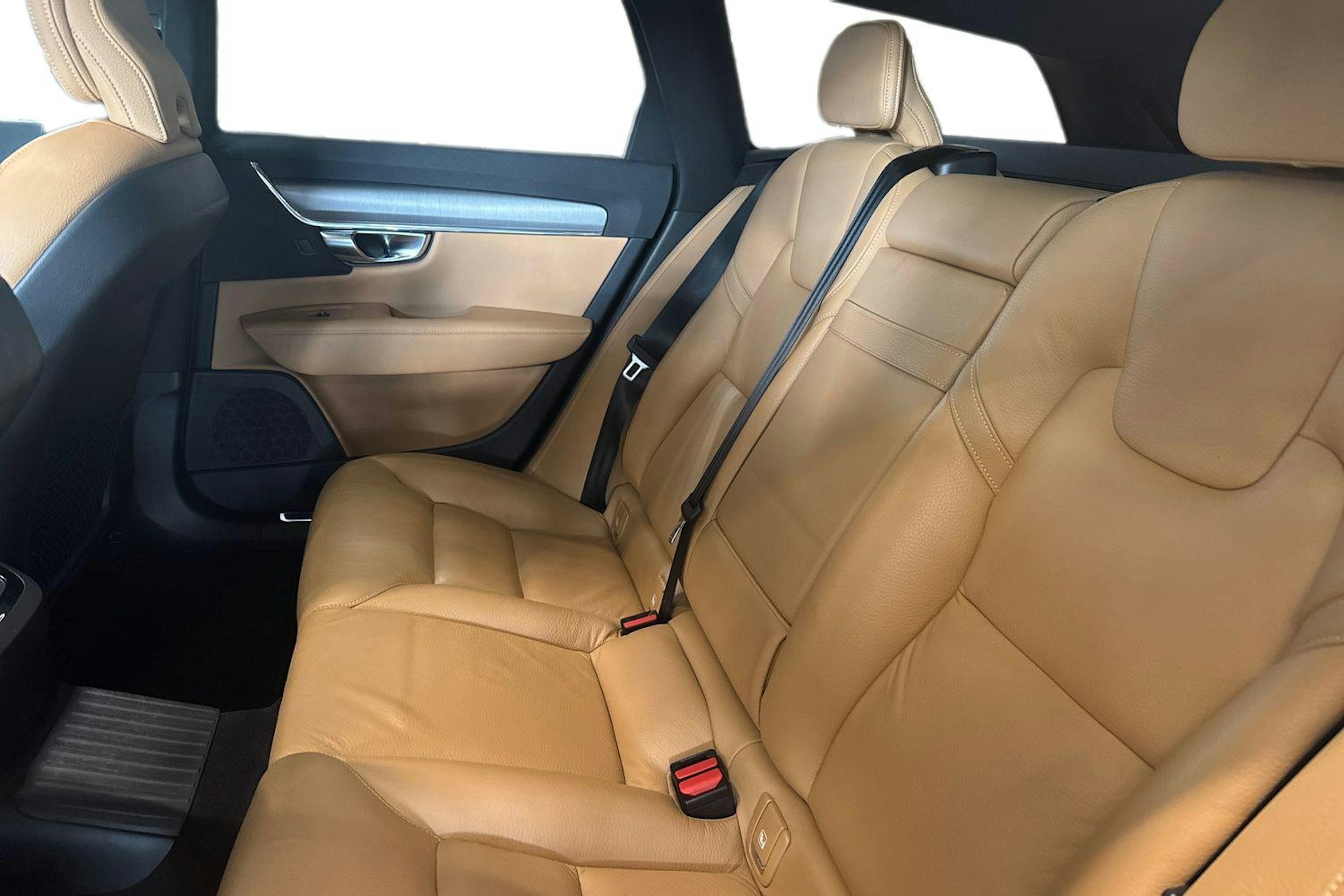 musta Volvo V90 2018 kuva 10.