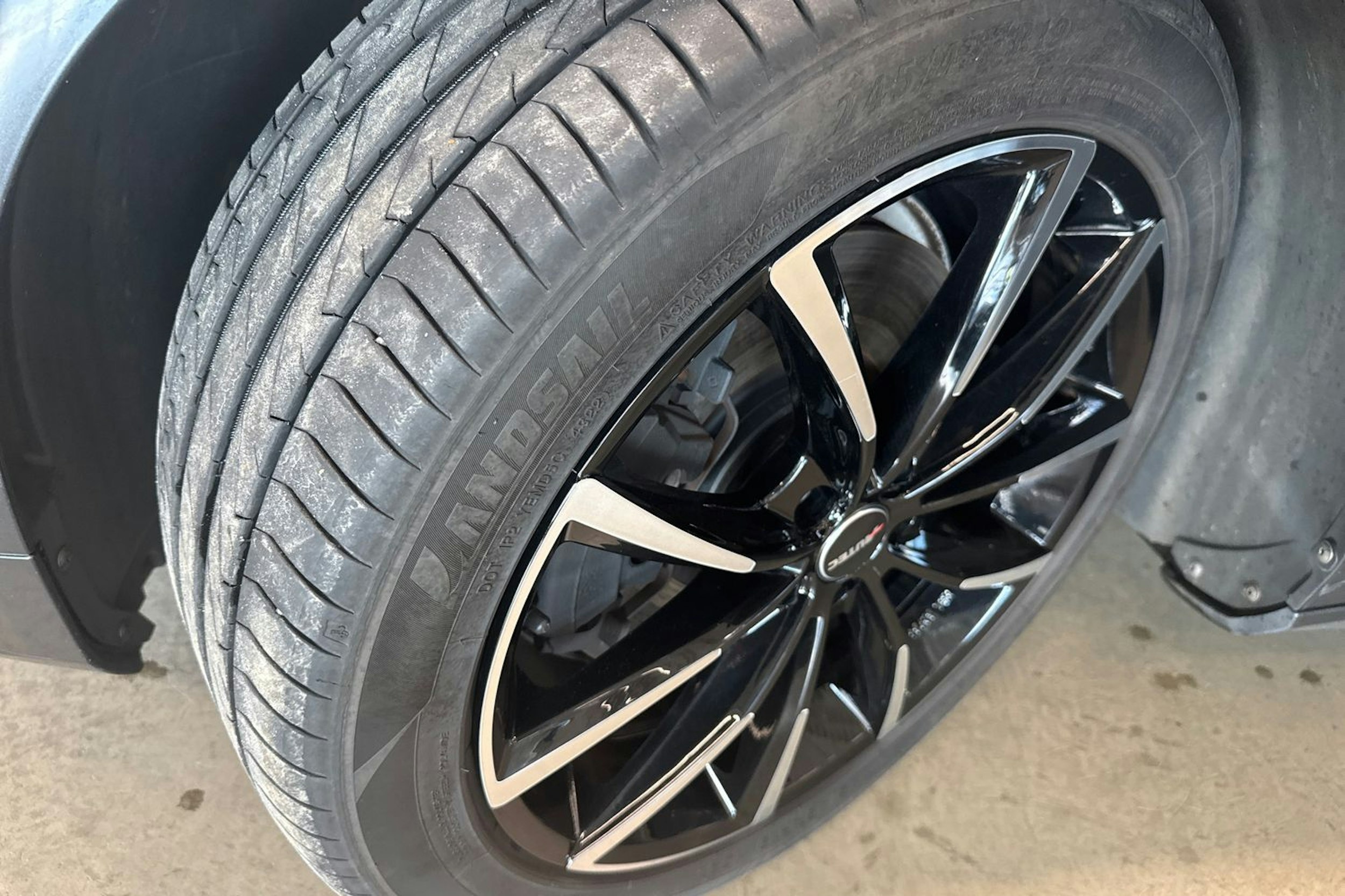 musta Volvo V90 2018 kuva 13.