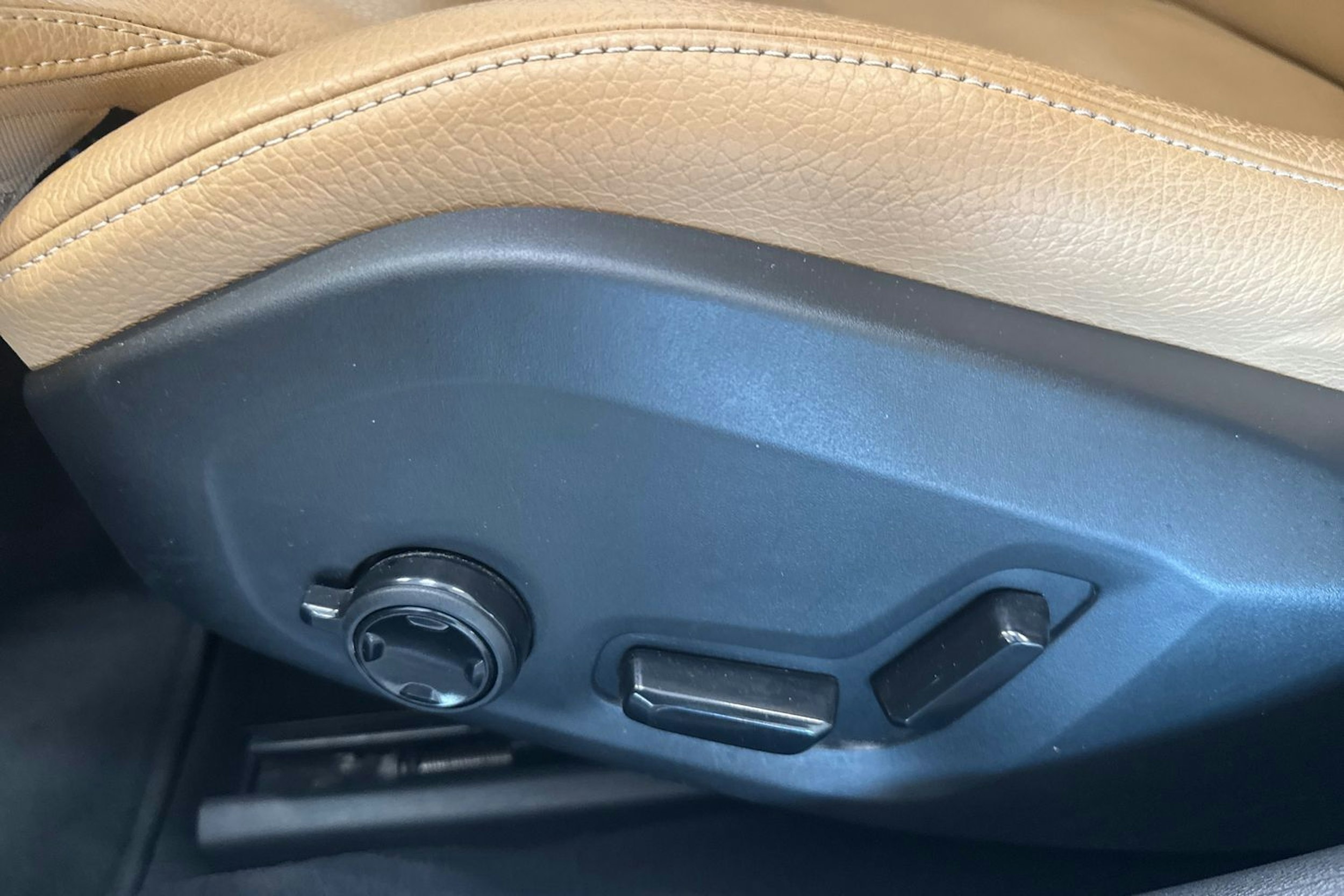 musta Volvo V90 2018 kuva 15.