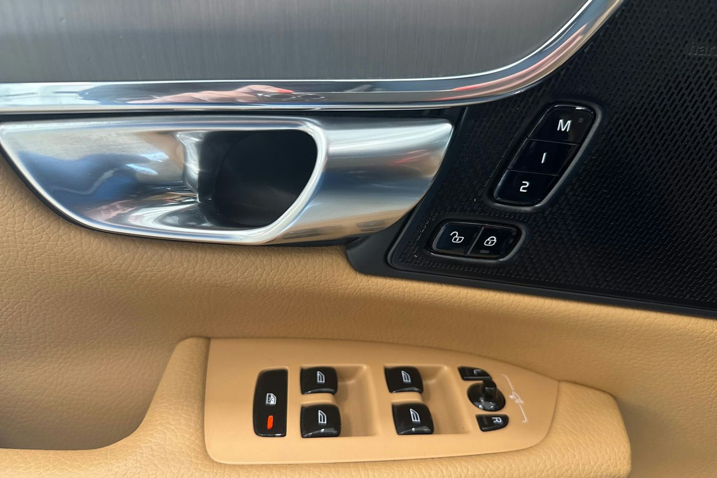 musta Volvo V90 2018 kuva 16.