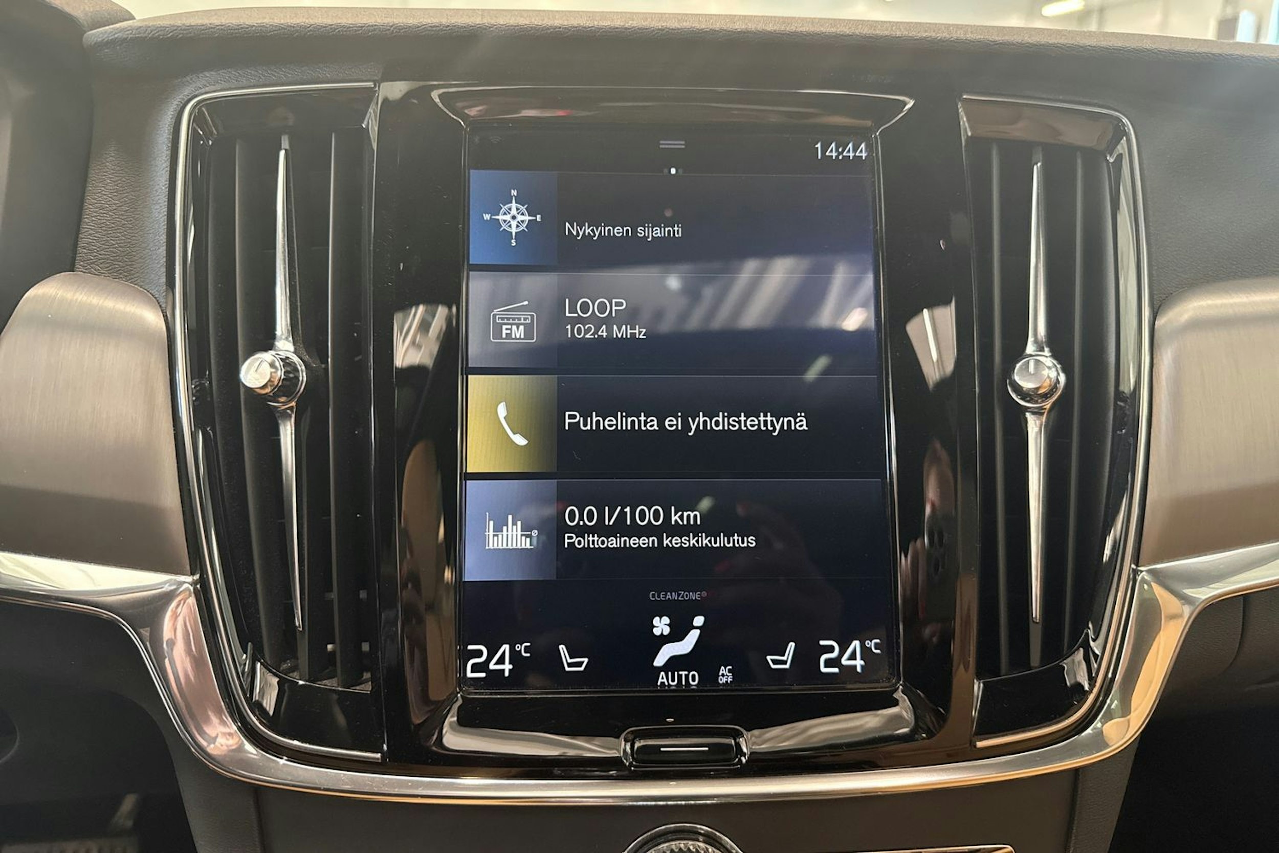 musta Volvo V90 2018 kuva 19.