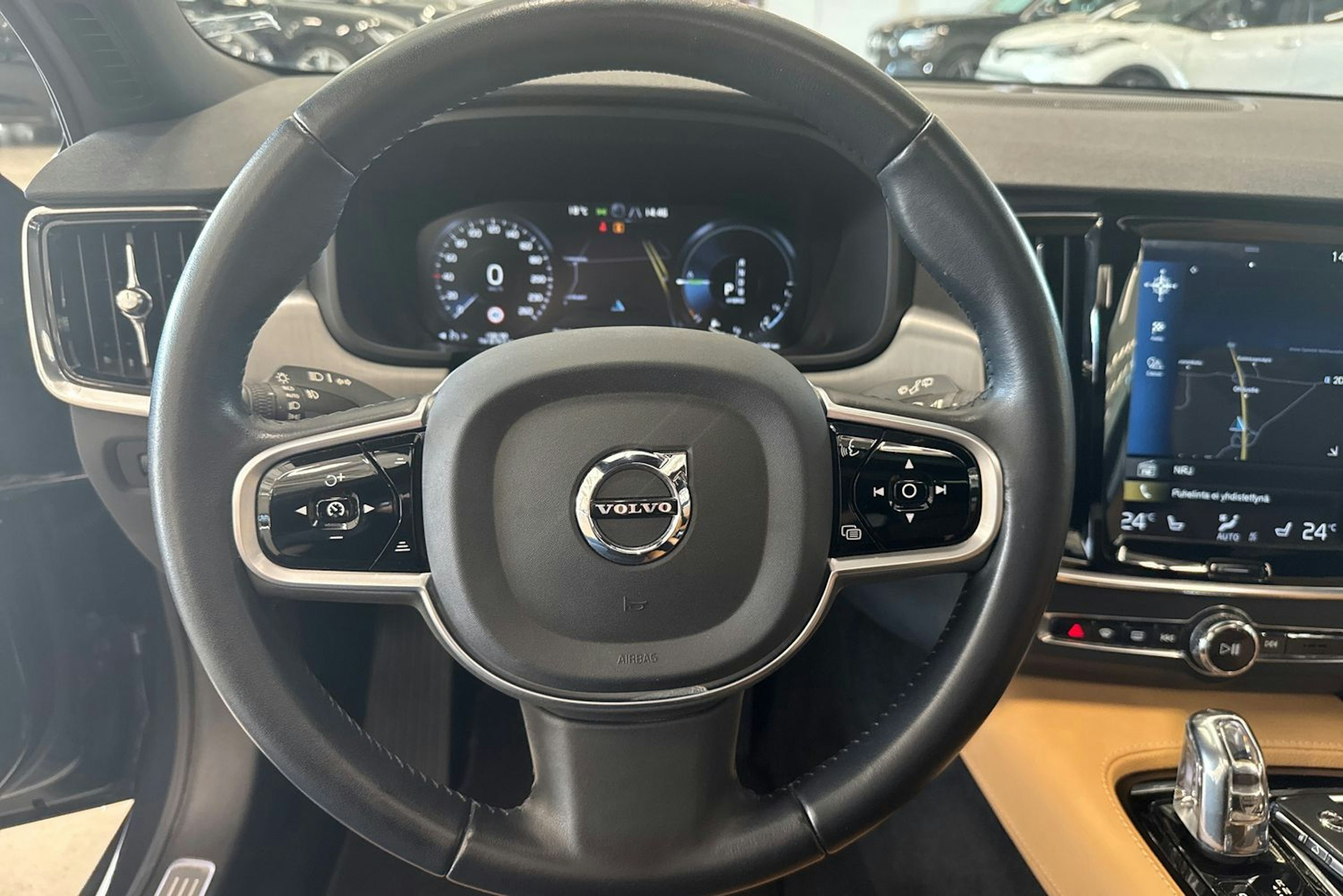 musta Volvo V90 2018 kuva 23.