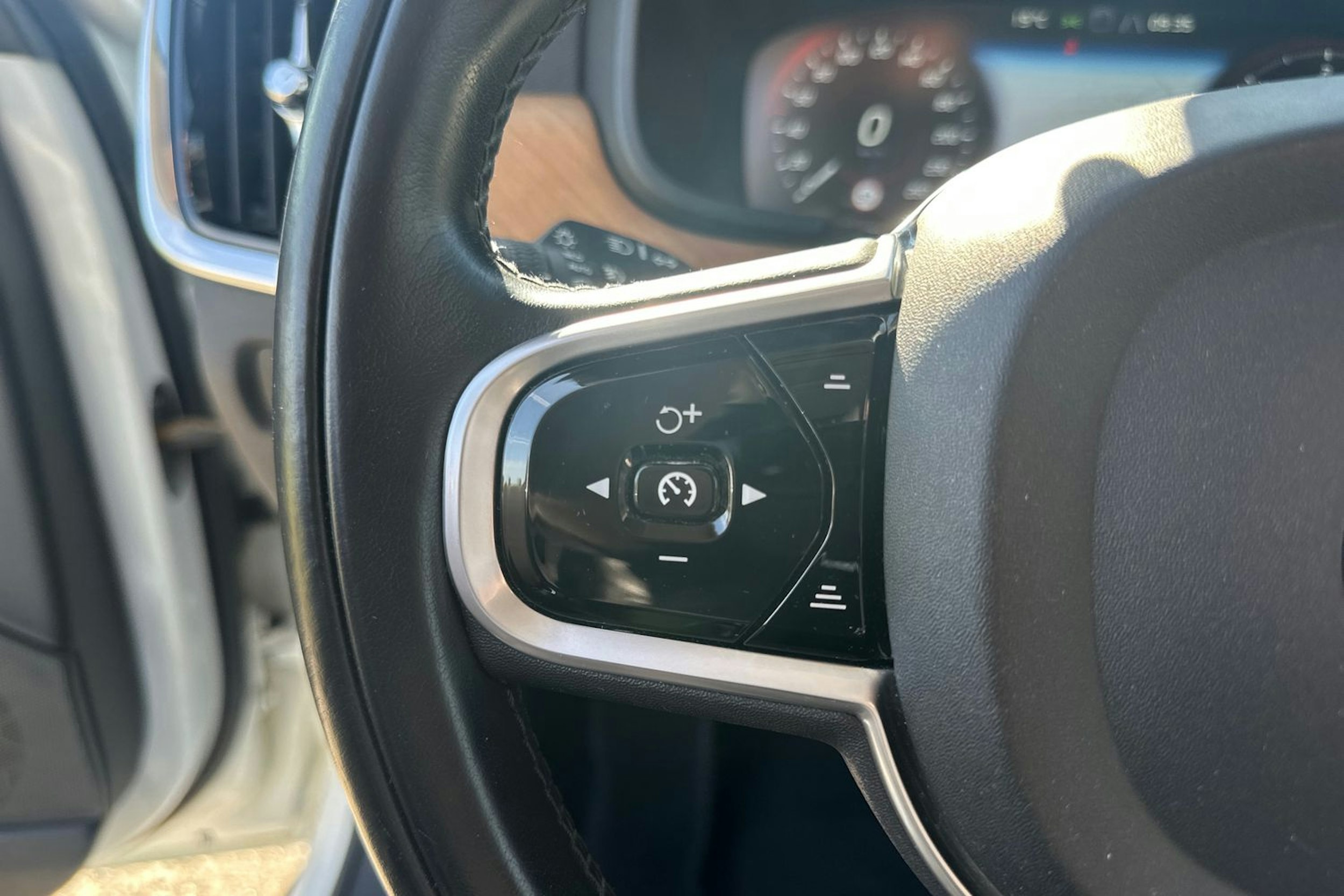 valkoinen Volvo V90 2018 kuva 15.