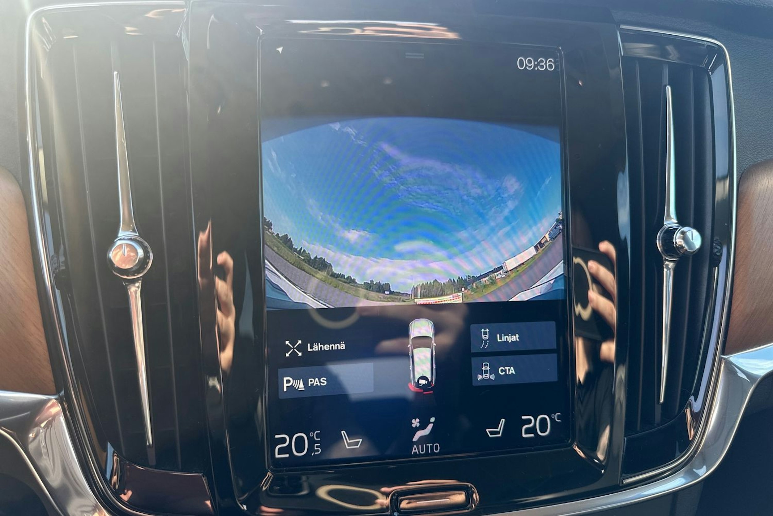 valkoinen Volvo V90 2018 kuva 17.