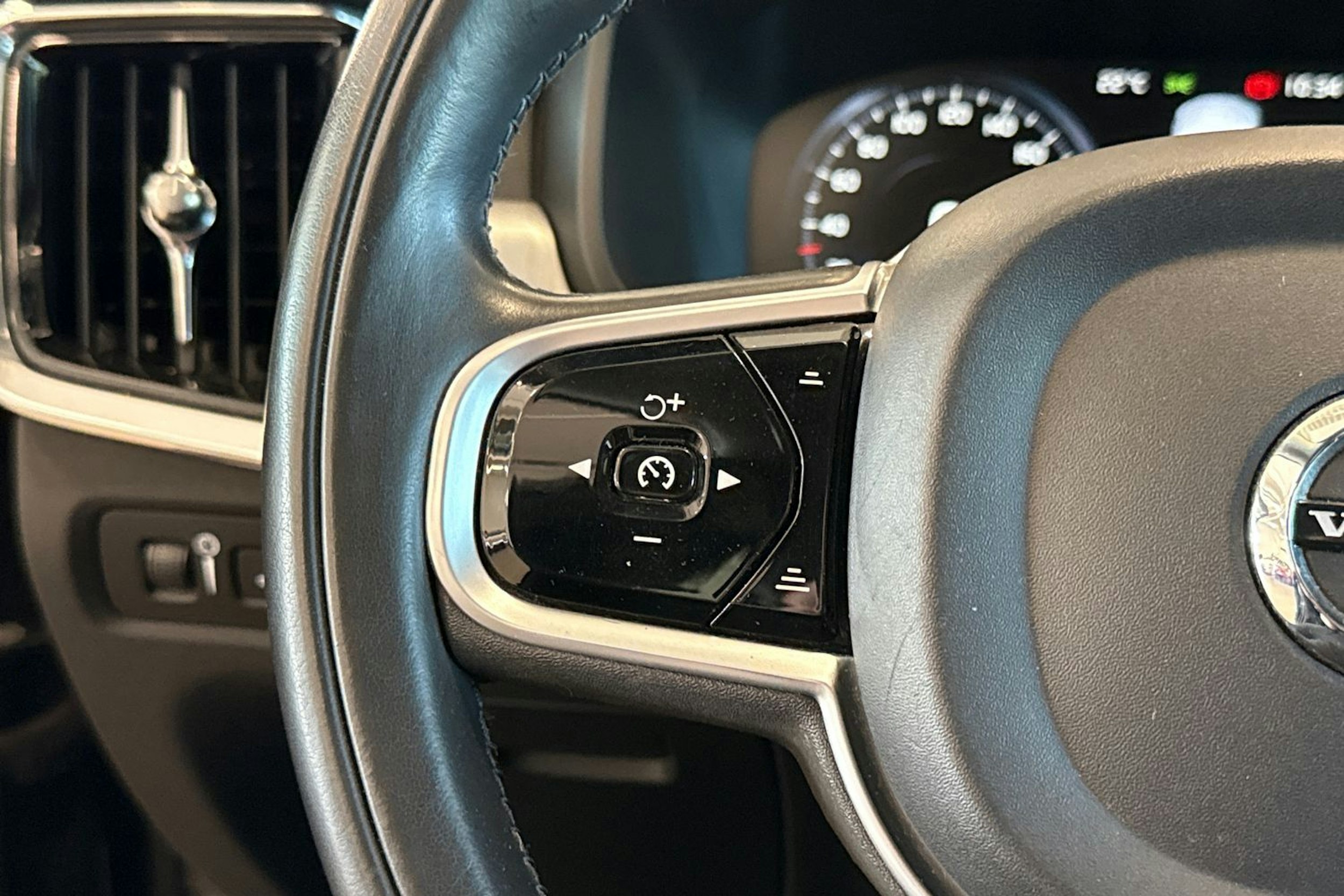 ruskea (beige) Volvo V90 2018 kuva 19.