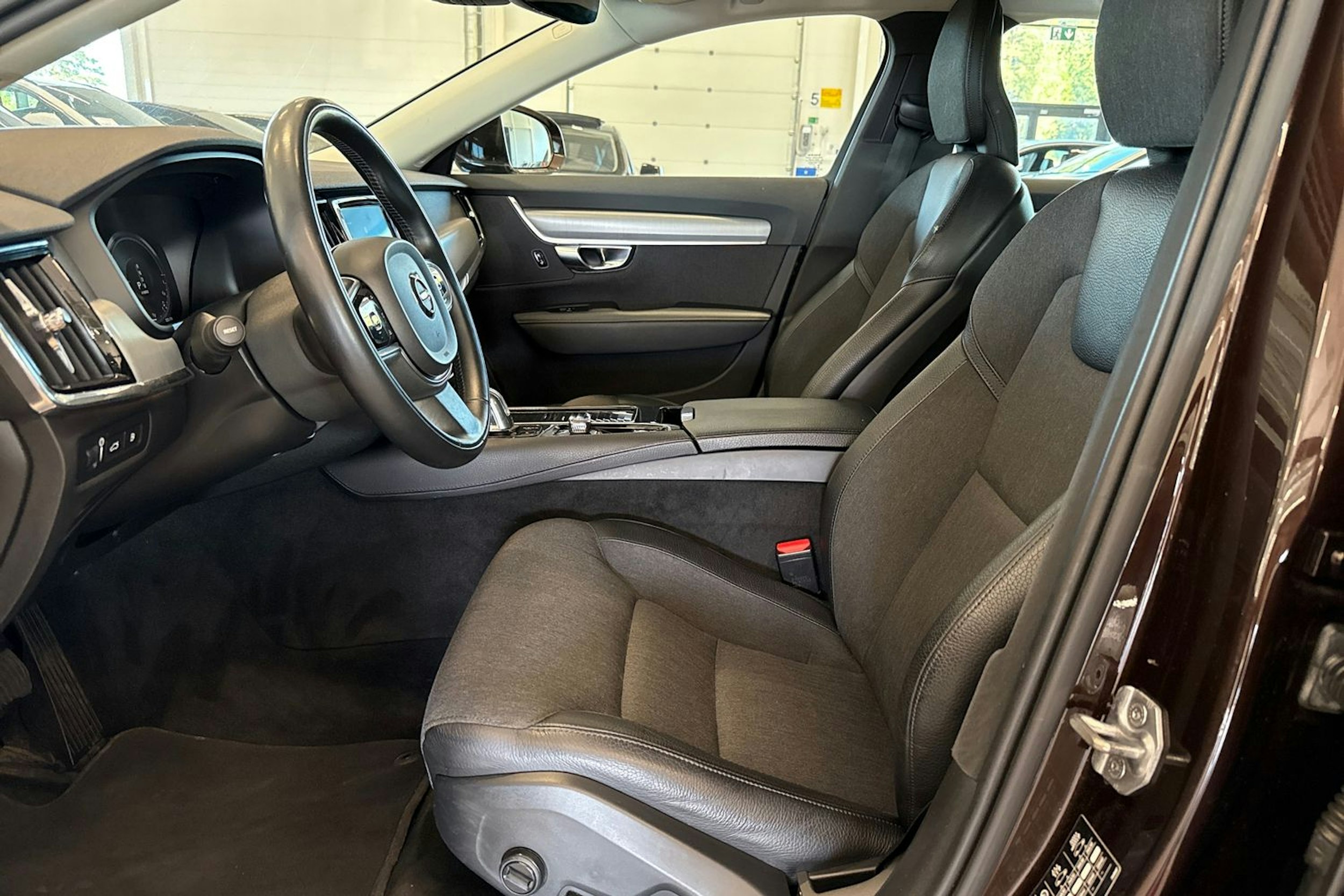 ruskea (beige) Volvo V90 2018 kuva 24.