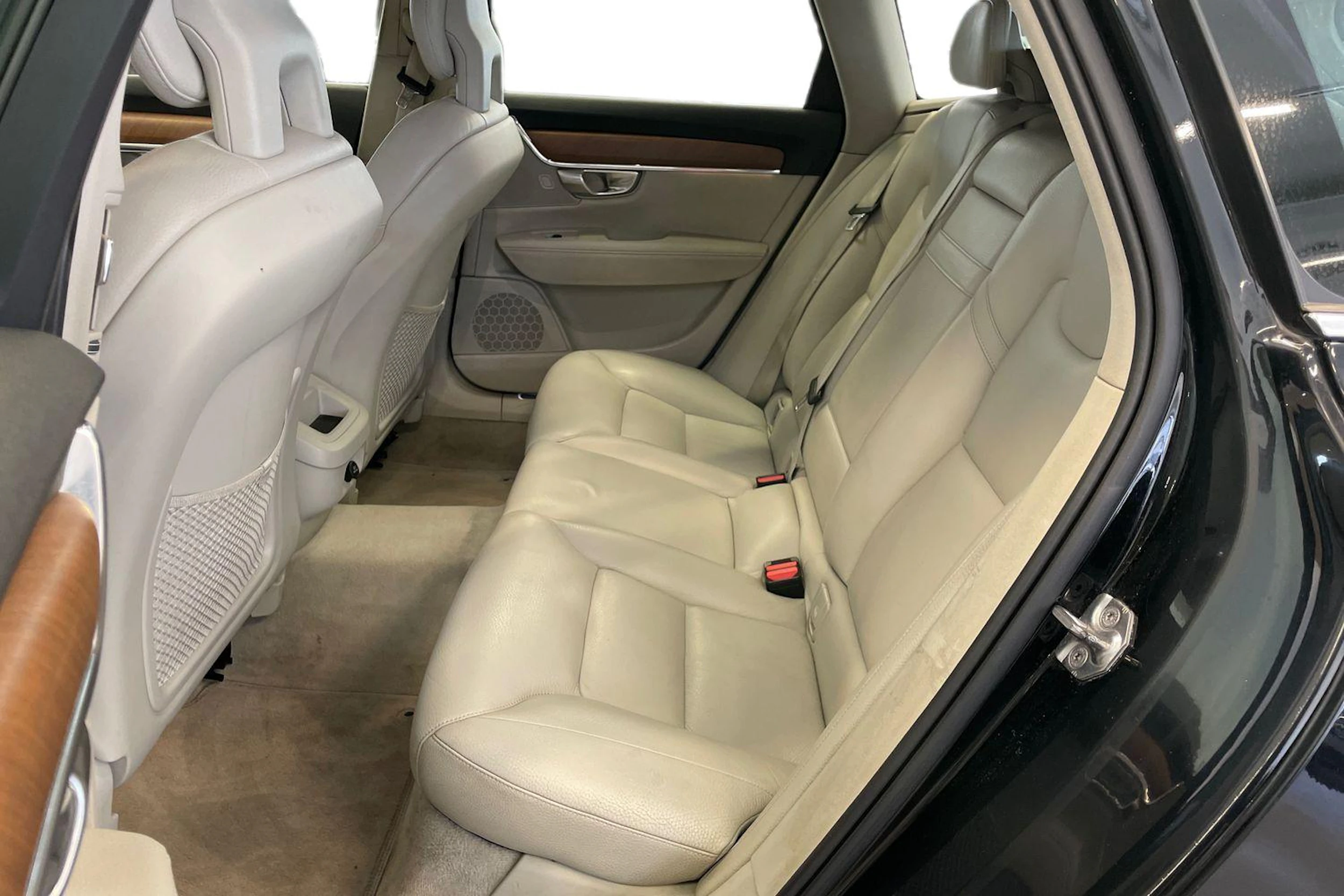 Musta Volvo V90 2018 kuva 8.