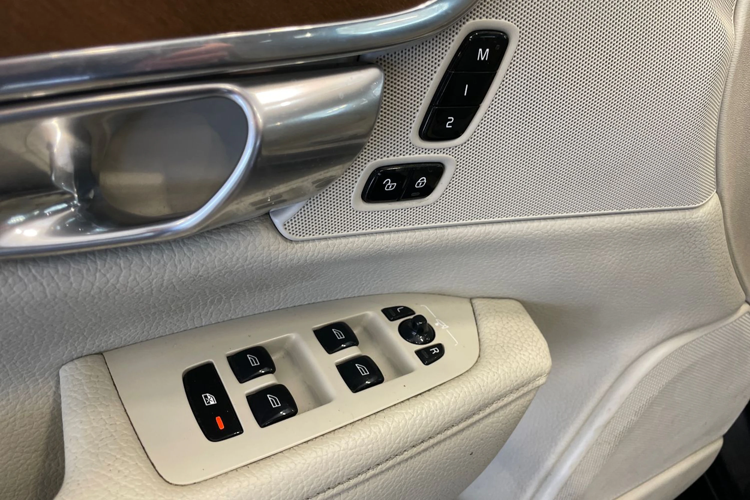 Musta Volvo V90 2018 kuva 12.