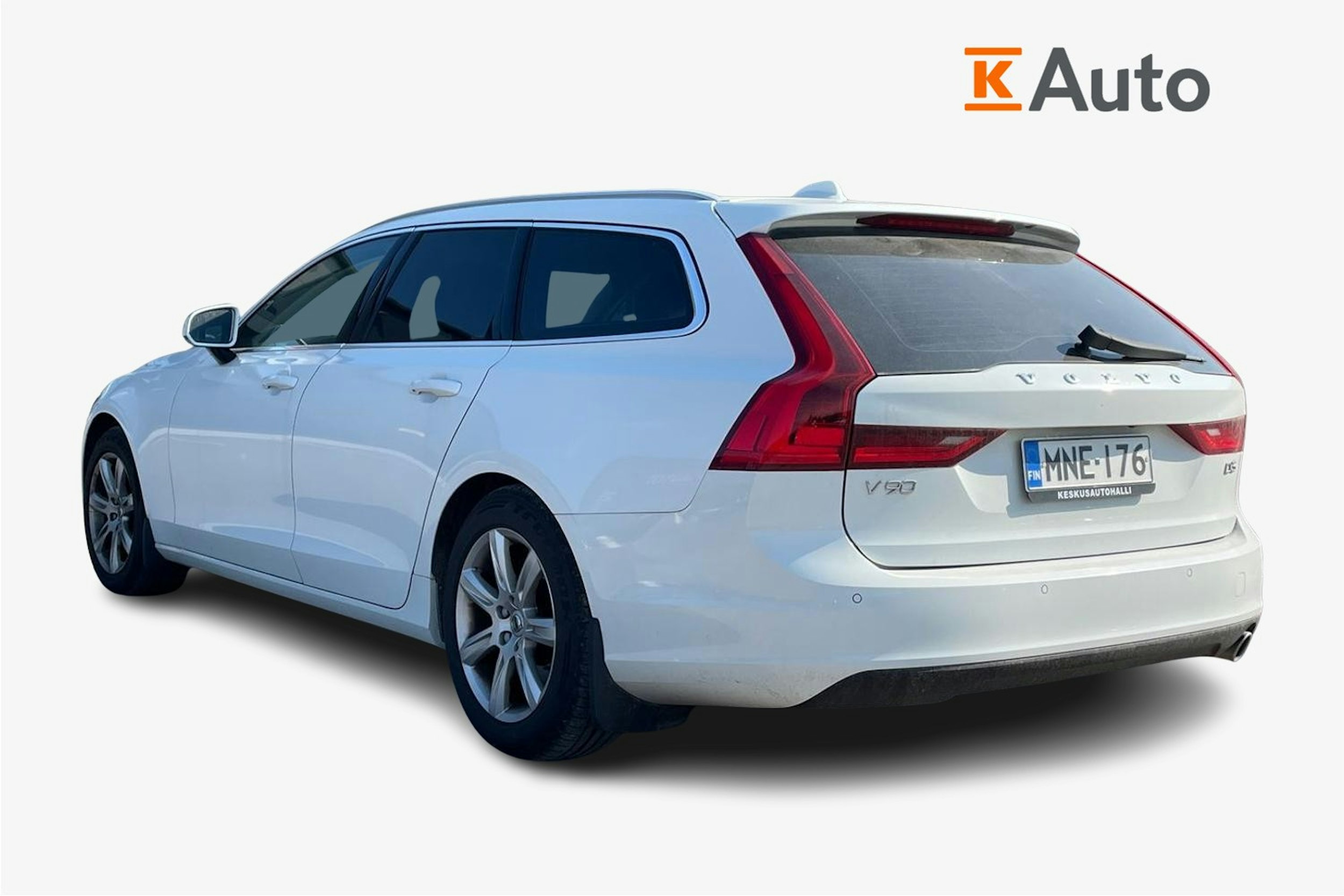 valkoinen Volvo V90 2018 kuva 2.