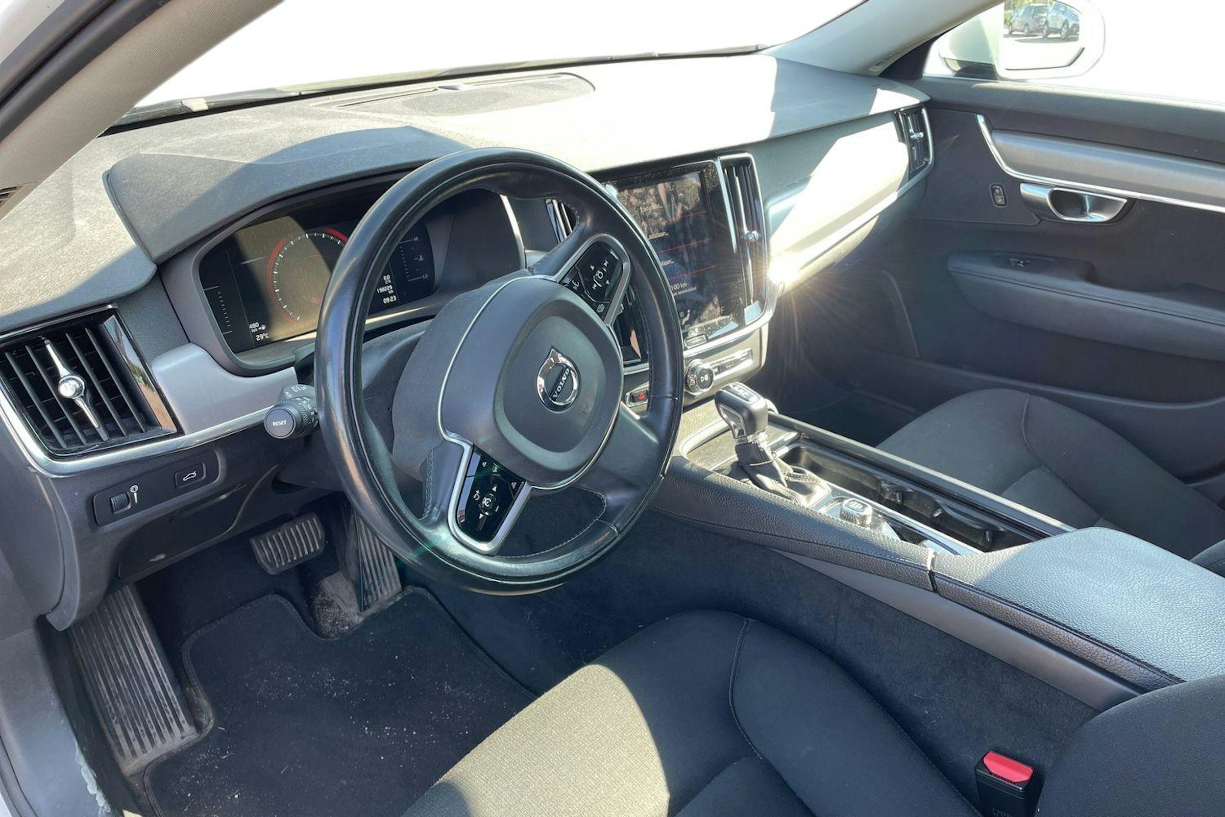 valkoinen Volvo V90 2018 kuva 3.