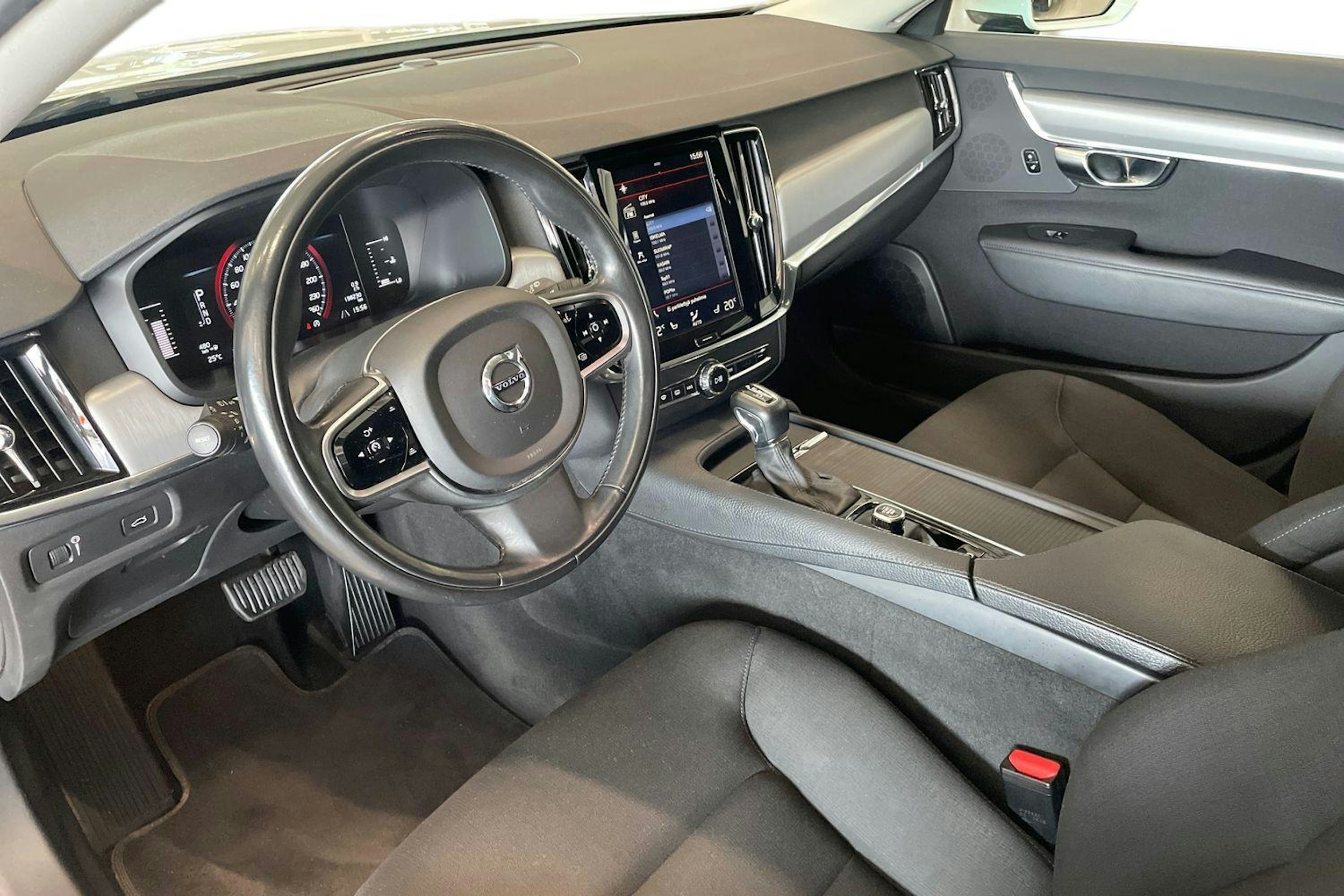 valkoinen Volvo V90 2018 kuva 7.