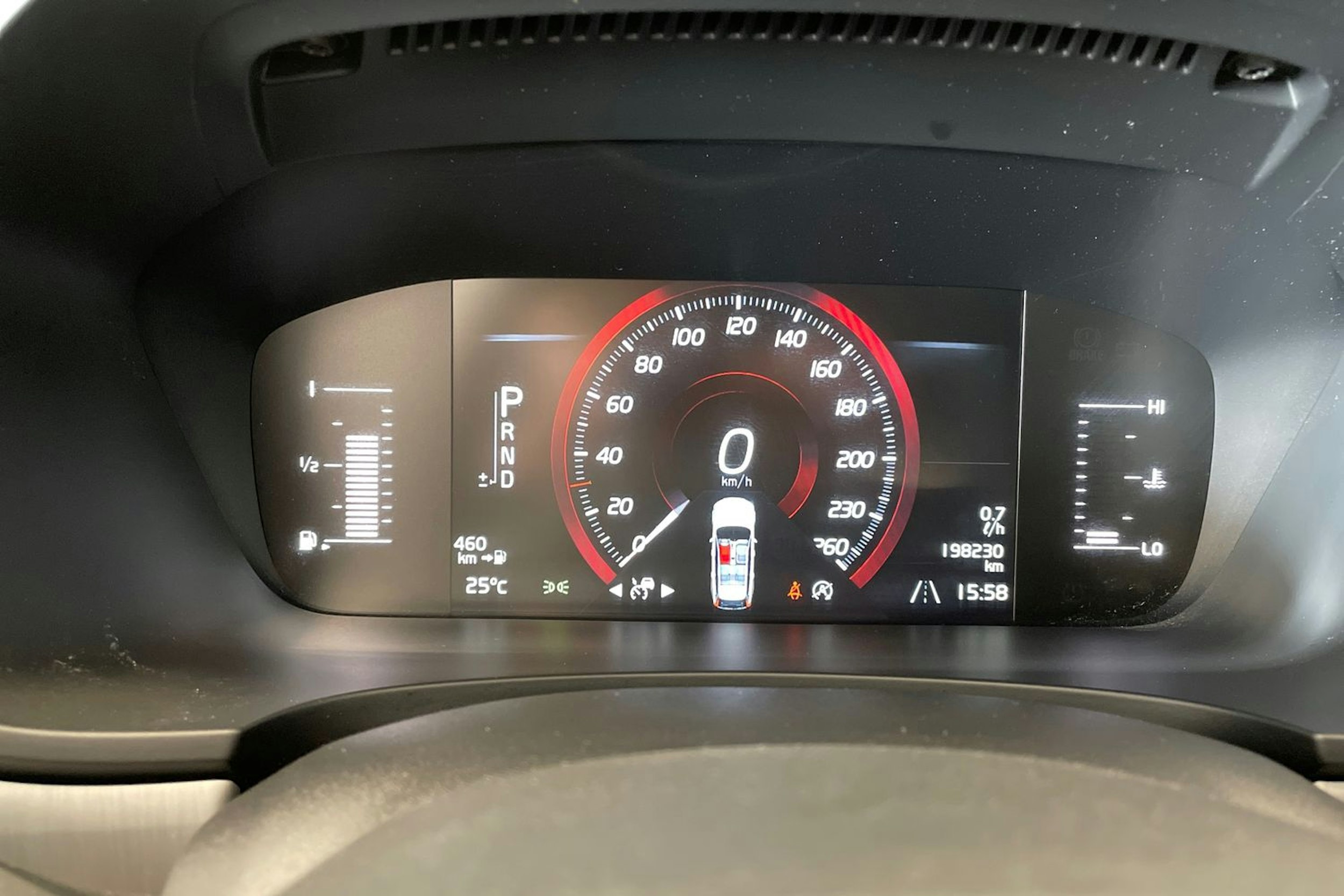valkoinen Volvo V90 2018 kuva 17.