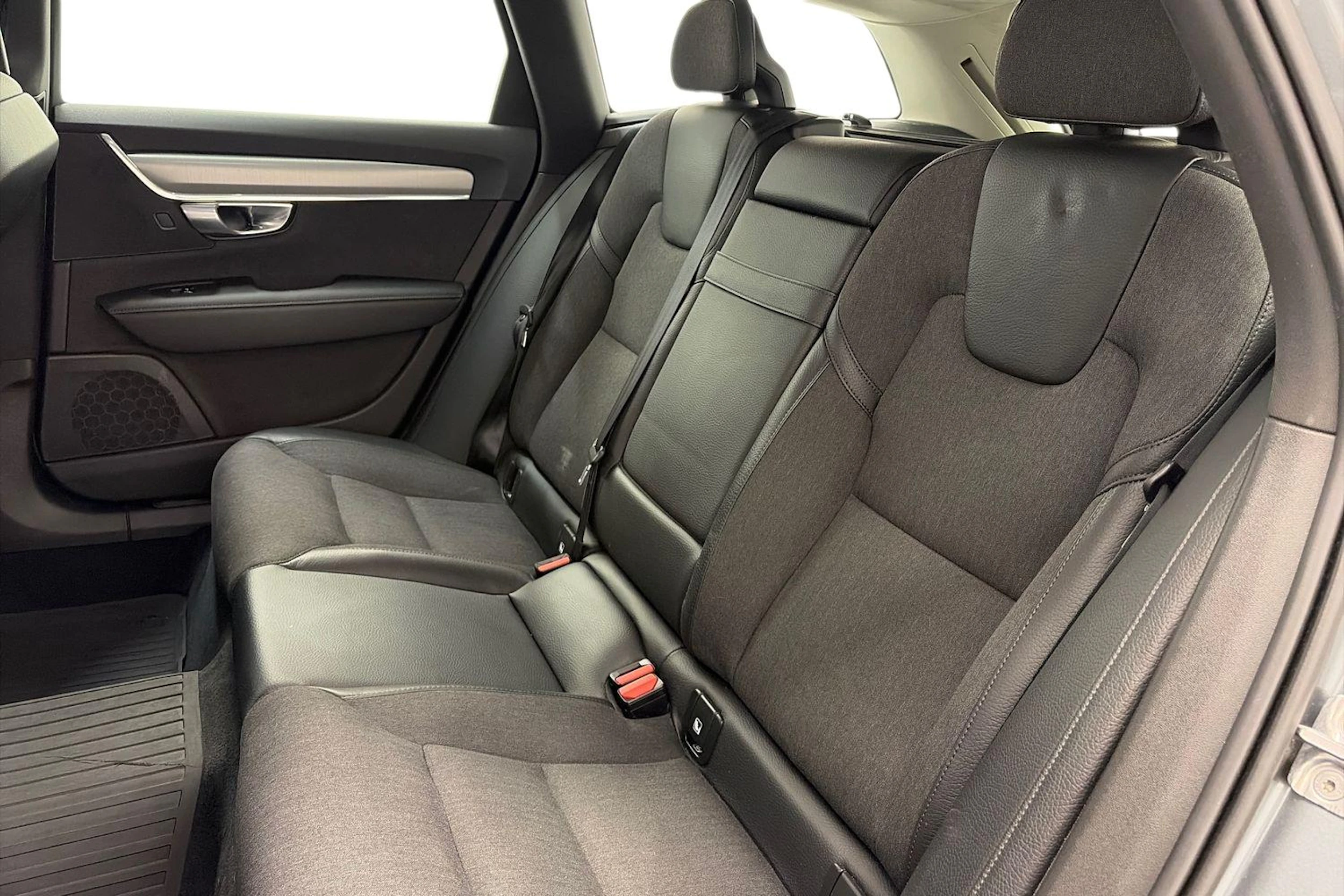 harmaa Volvo V90 2018 kuva 8.