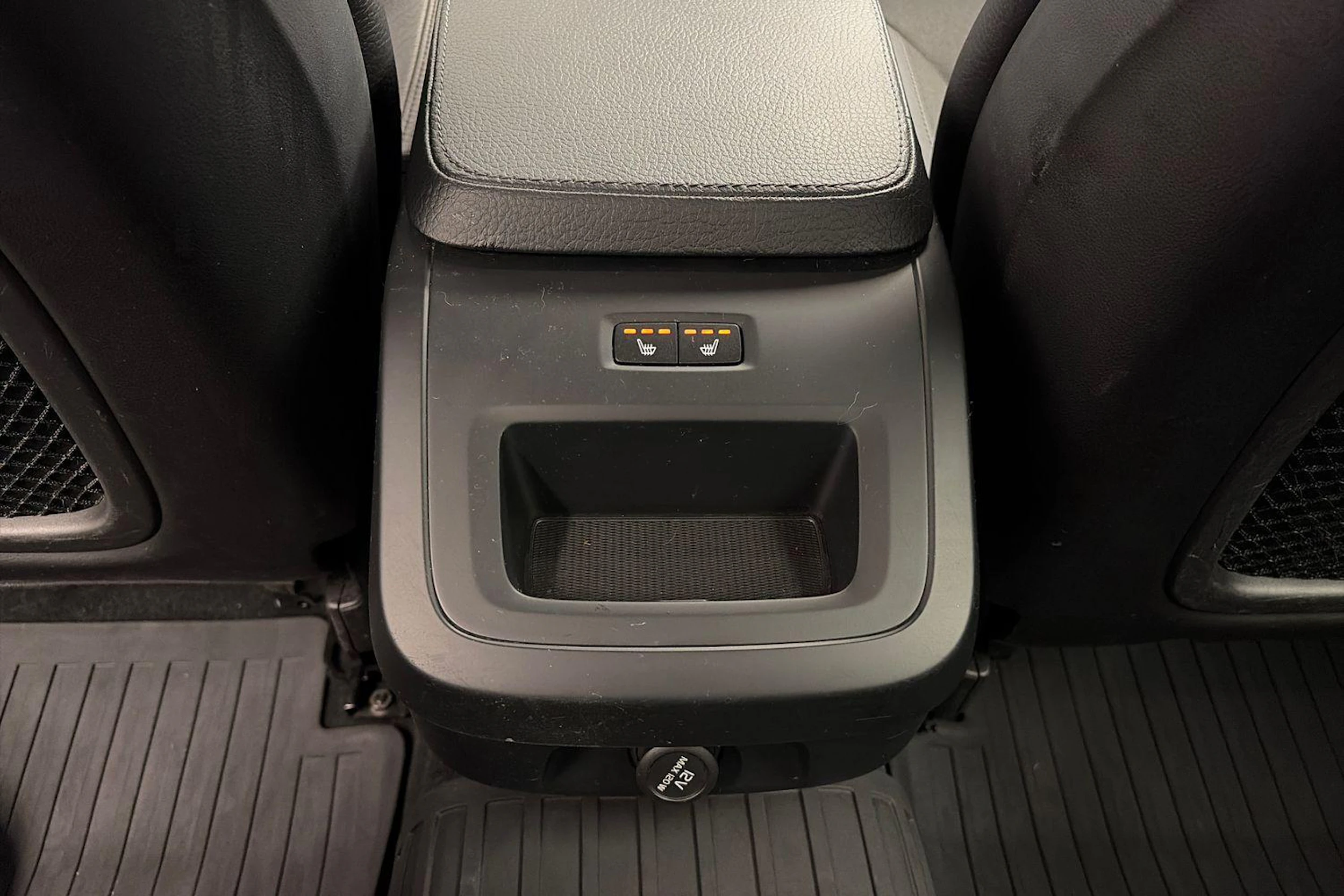 harmaa Volvo V90 2018 kuva 9.