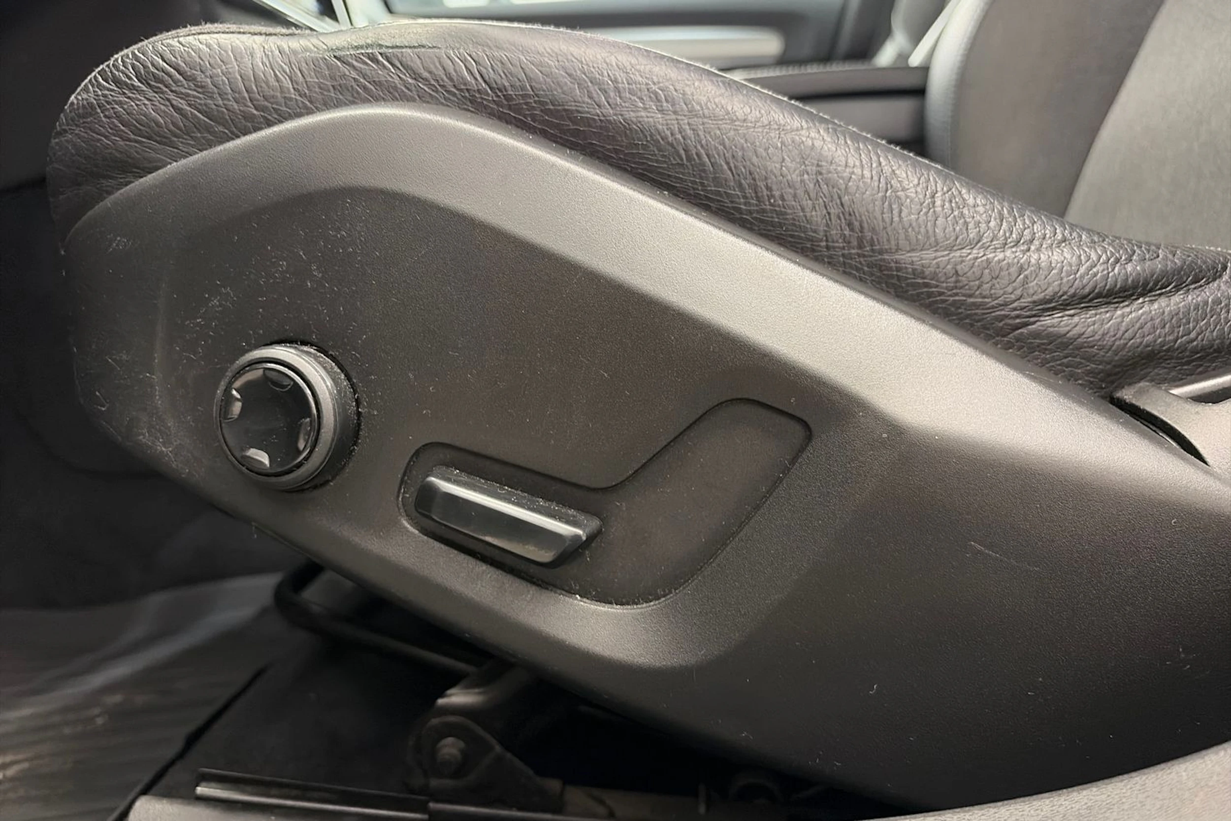 harmaa Volvo V90 2018 kuva 15.