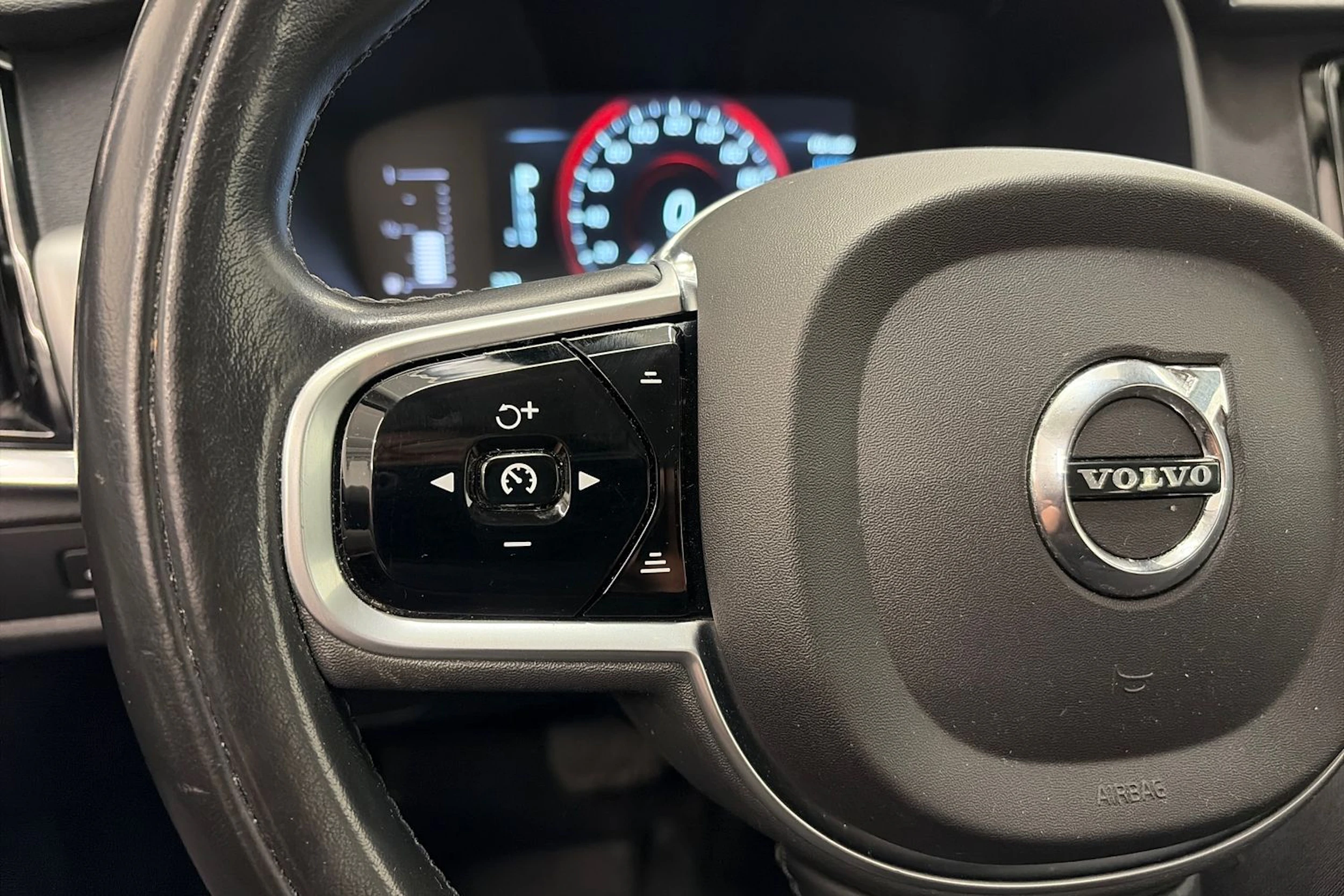 harmaa Volvo V90 2018 kuva 18.