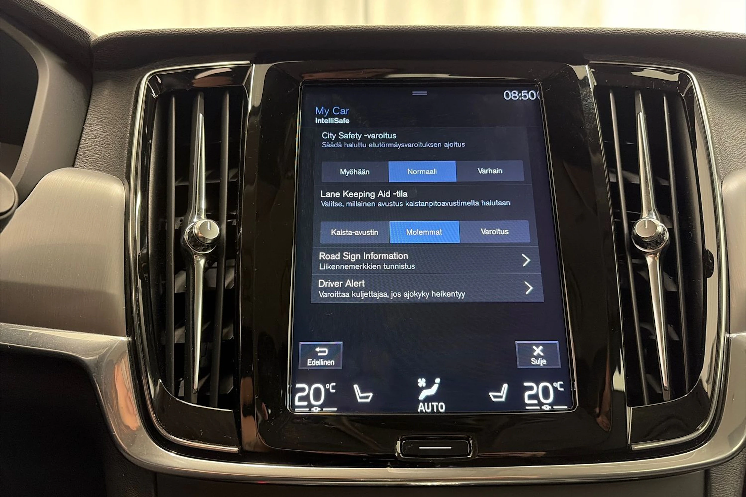 harmaa Volvo V90 2018 kuva 25.