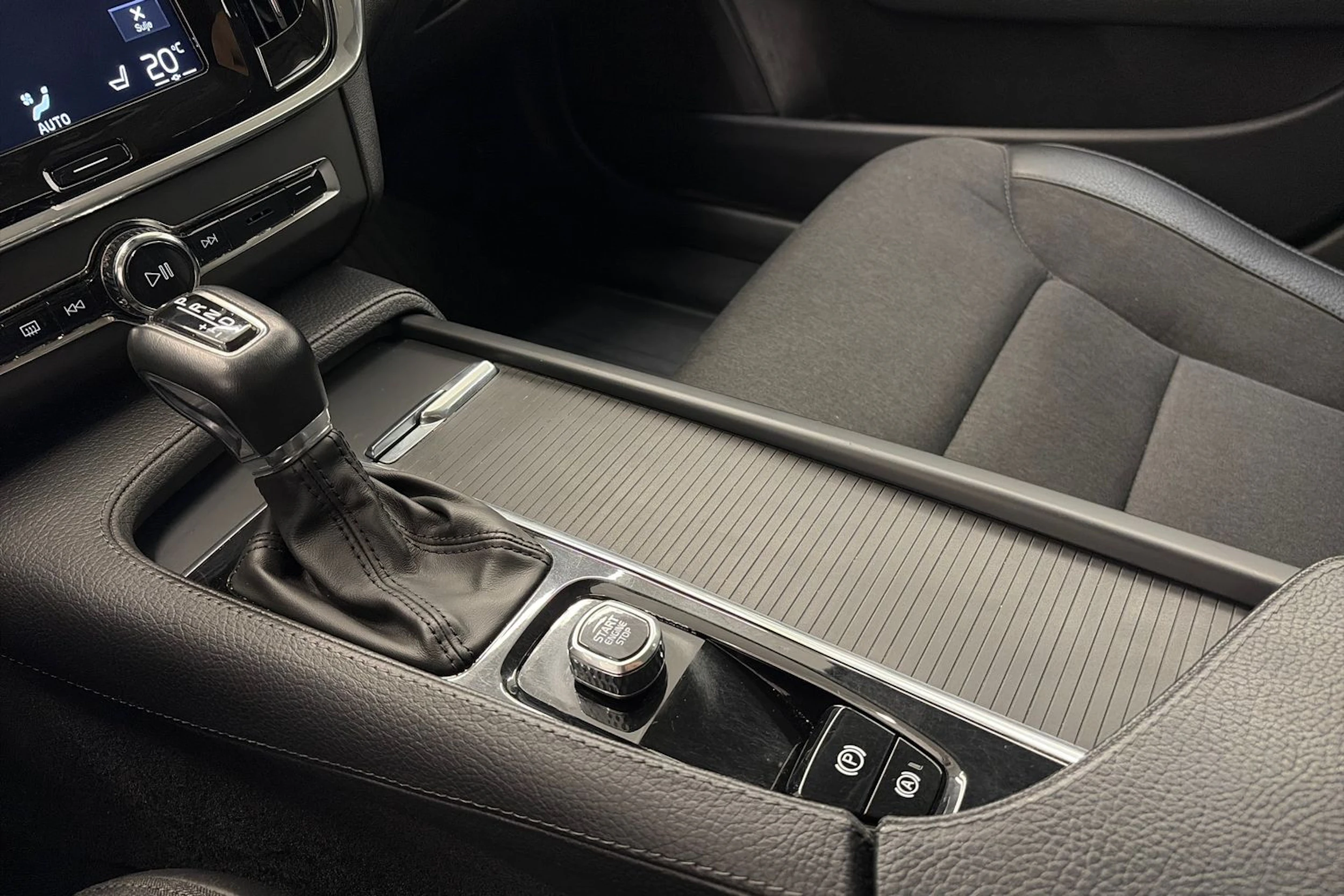 harmaa Volvo V90 2018 kuva 28.