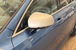 sininen Volvo V90 2018 kuva 5.