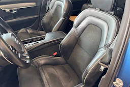 sininen Volvo V90 2018 kuva 9.